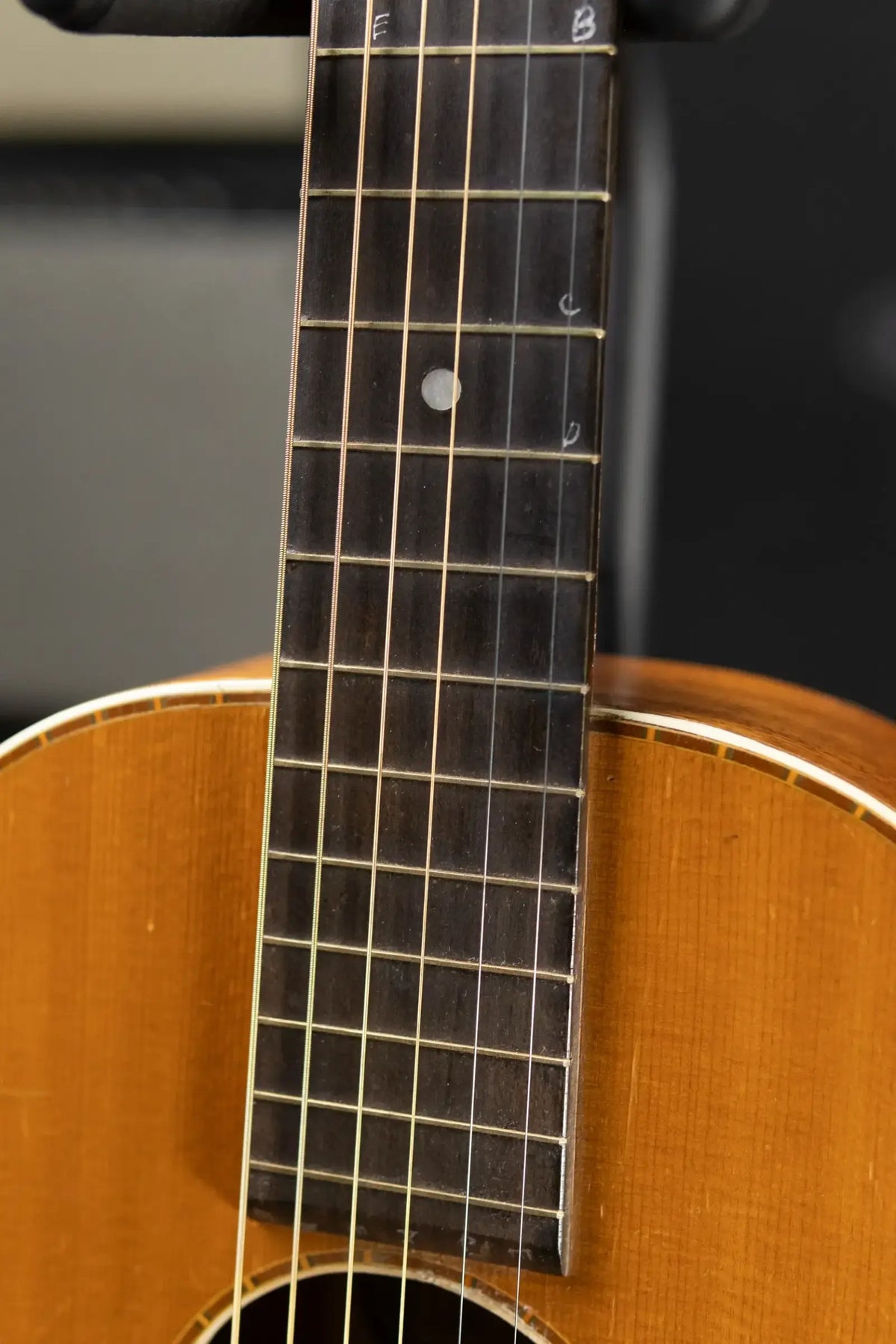 1929-1933 Supertone (Harmony) Bradley Kincaid “Houn' Dog” with Original Hardshell Case