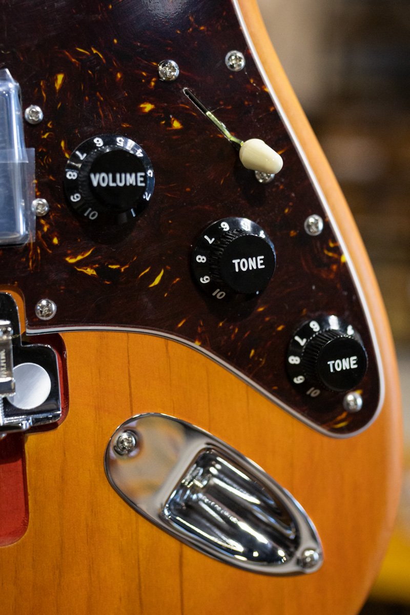 Fender Michael Landau Coma Stratocaster - Coma Red with Vintage-Style Navy Blue Hardshell Case - Demo