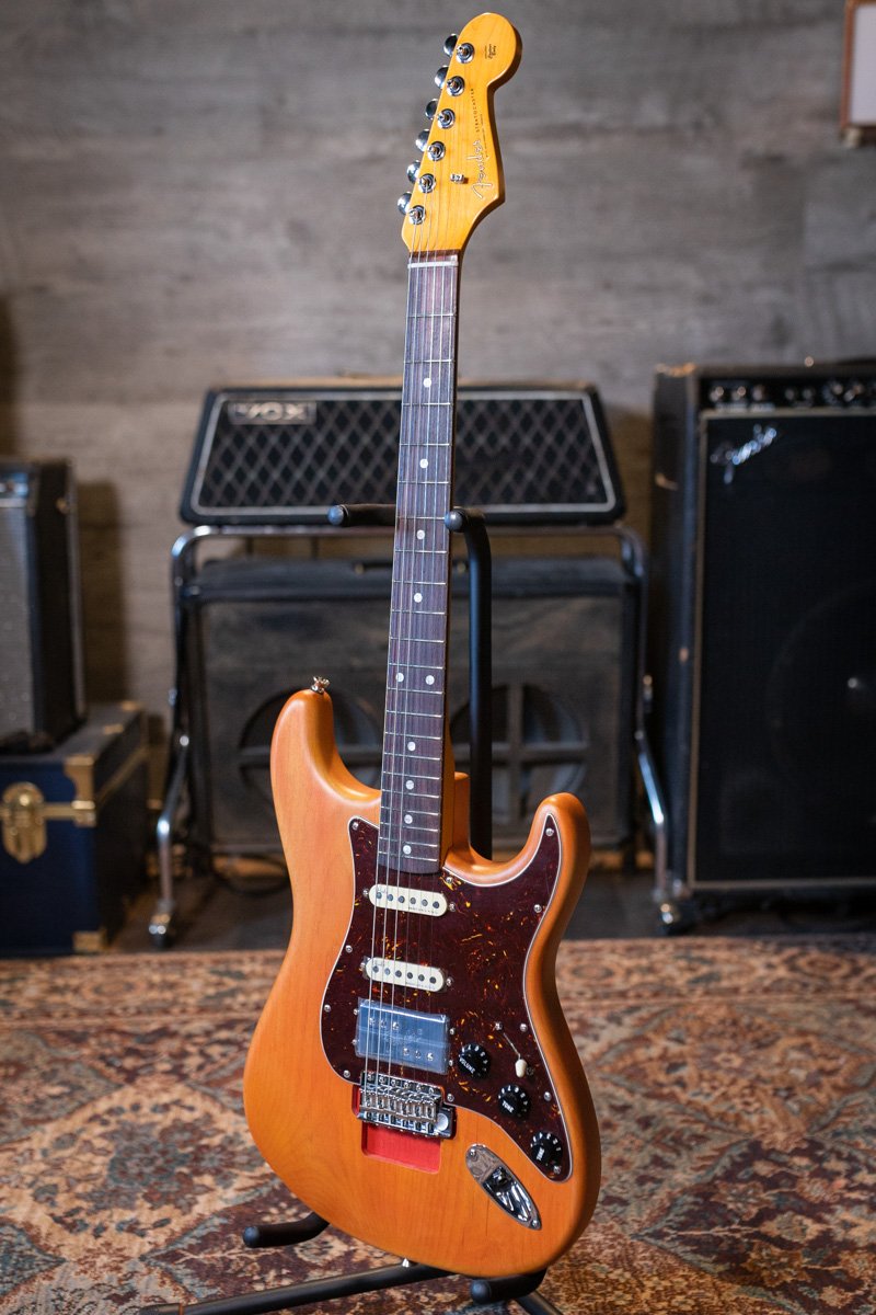 Fender Michael Landau Coma Stratocaster - Coma Red with Vintage-Style Navy Blue Hardshell Case - Demo