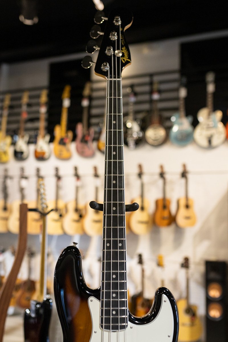 Fender Gold Foil Jazz Bass, Ebony Fingerboard, 2-Color Sunburst - Deluxe Gig Bag - Floor Model