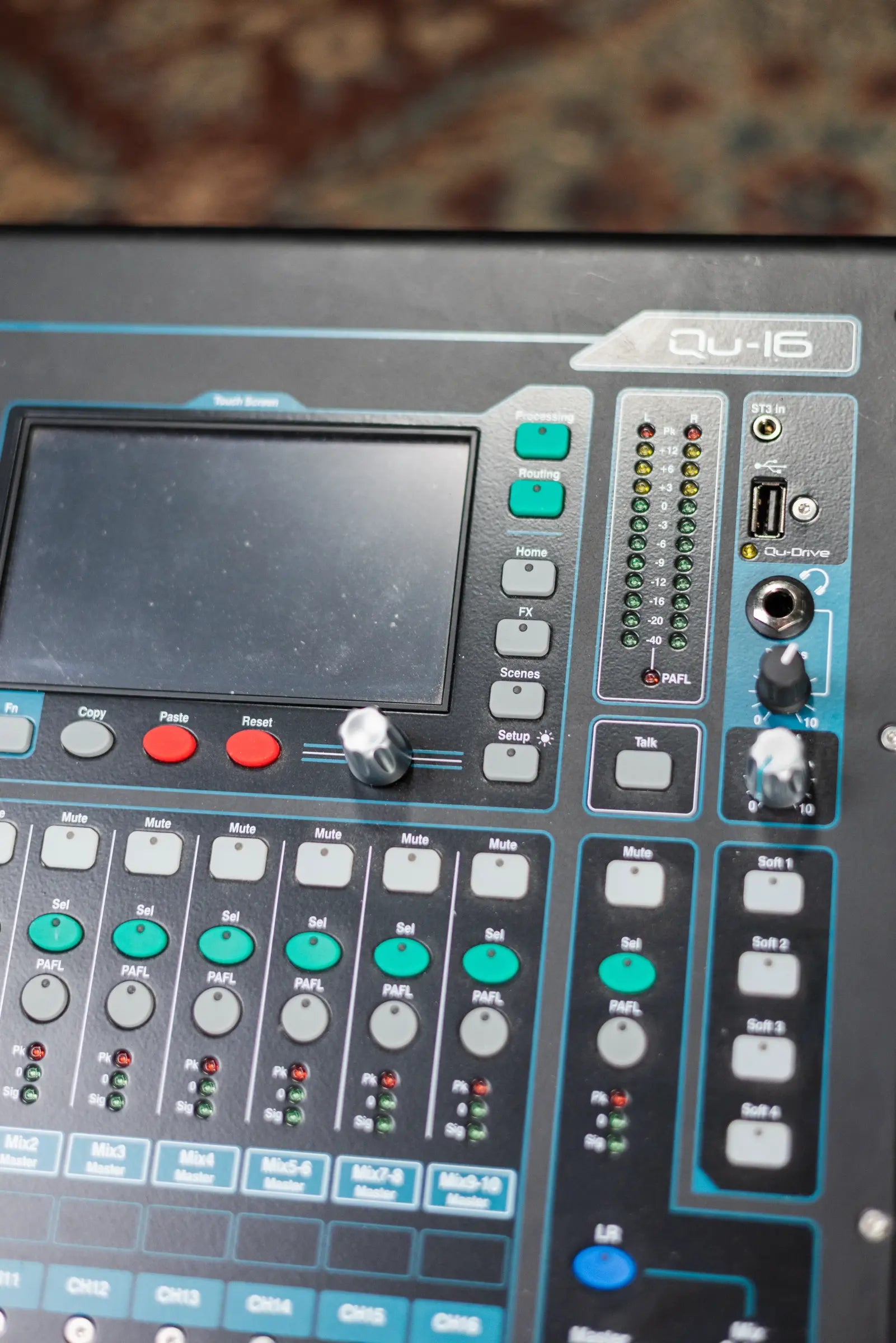 Allen and Heath QU-16 Chrome Edition 16-Channel Digital Mixer - Used