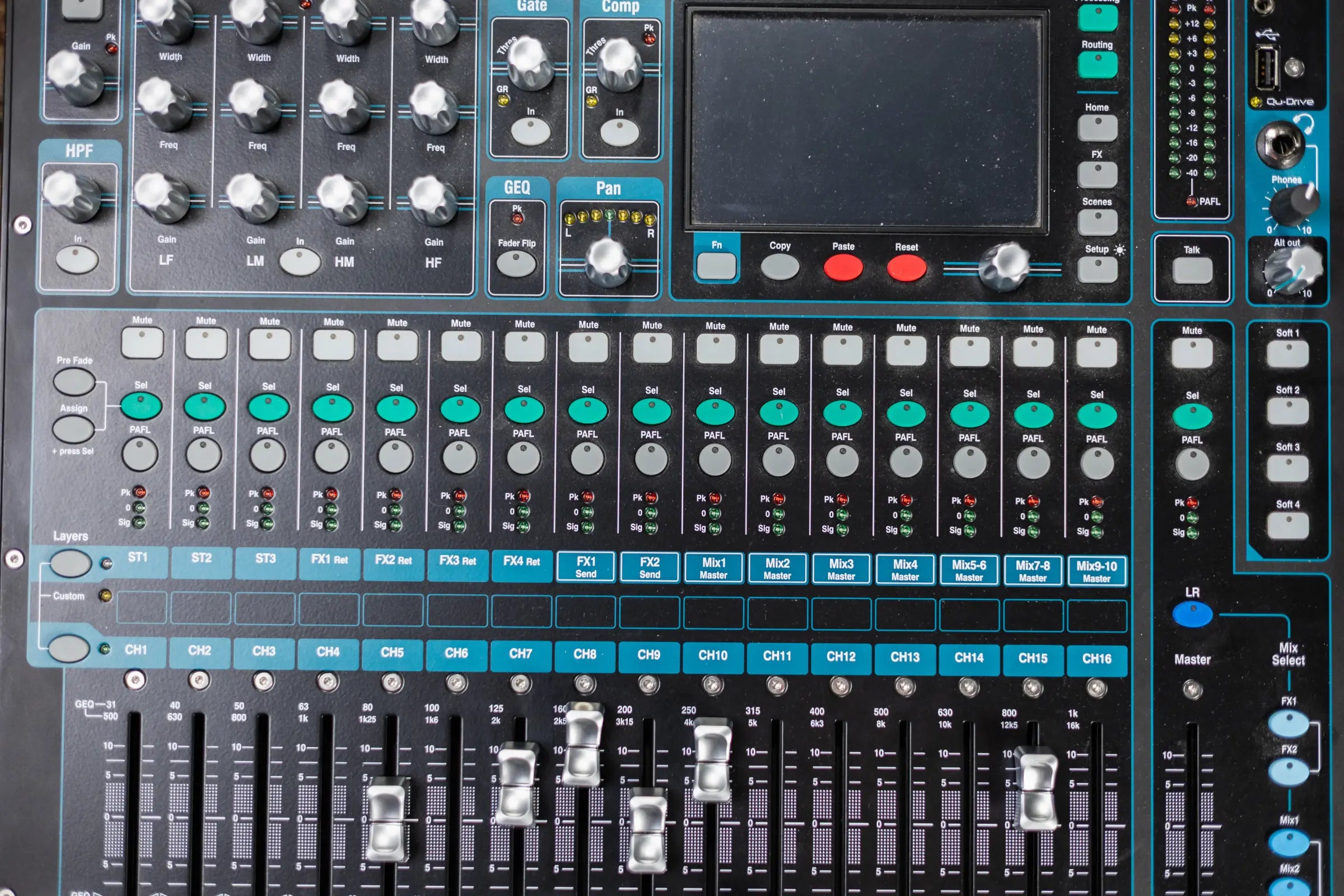 Allen and Heath QU-16 Chrome Edition 16-Channel Digital Mixer - Used