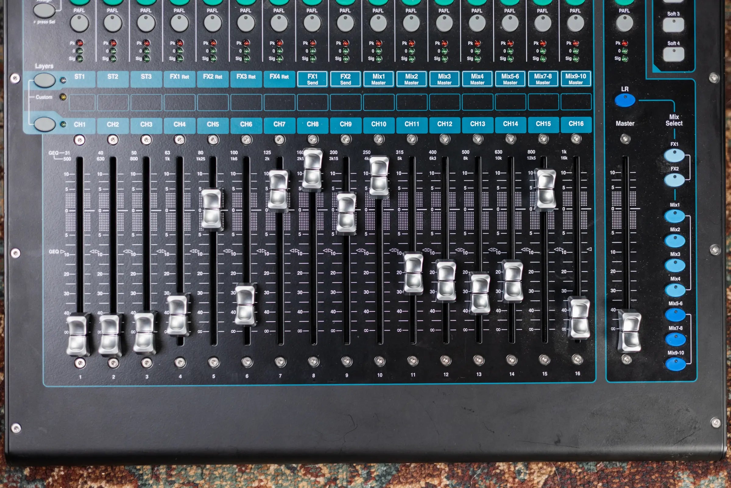 Allen and Heath QU-16 Chrome Edition 16-Channel Digital Mixer - Used