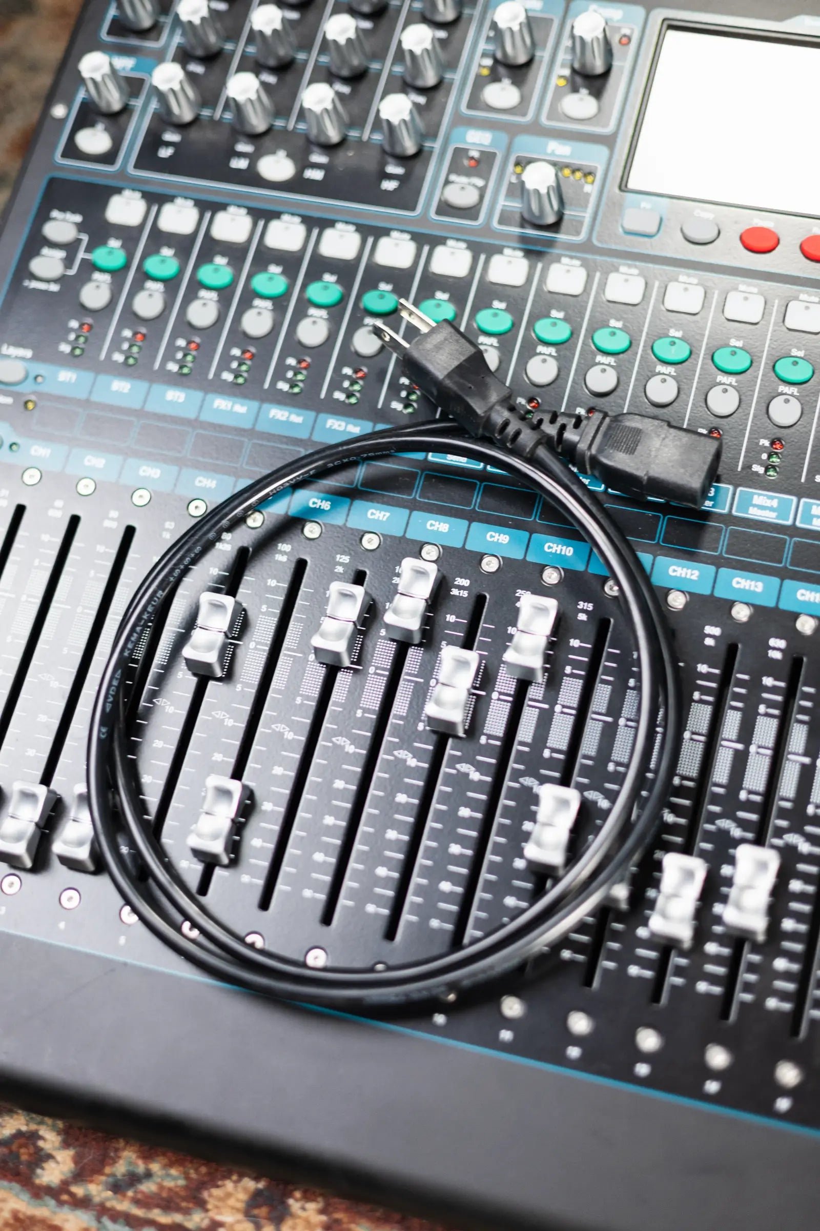 Allen and Heath QU-16 Chrome Edition 16-Channel Digital Mixer - Used