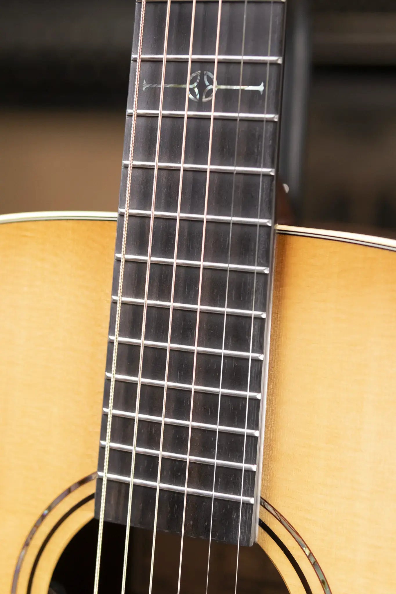 Alvarez LF70e Laureate Folk/OM Acoustic/Electric Guitar - Daybreak with Softshell Case