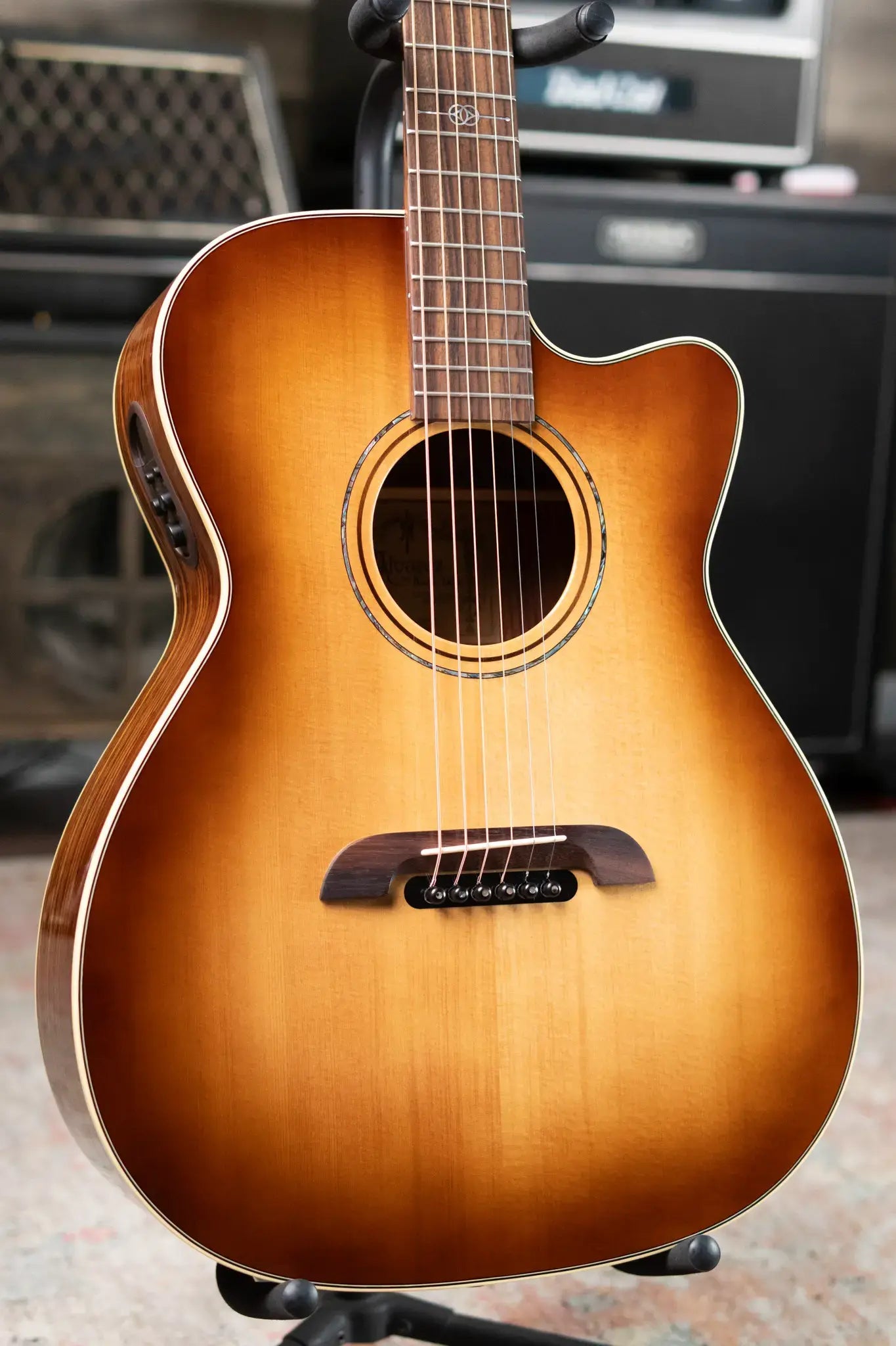 Alvarez Yairi FY70ce Acoustic/Electric Guitar - Shadowburst with Hardshell Case