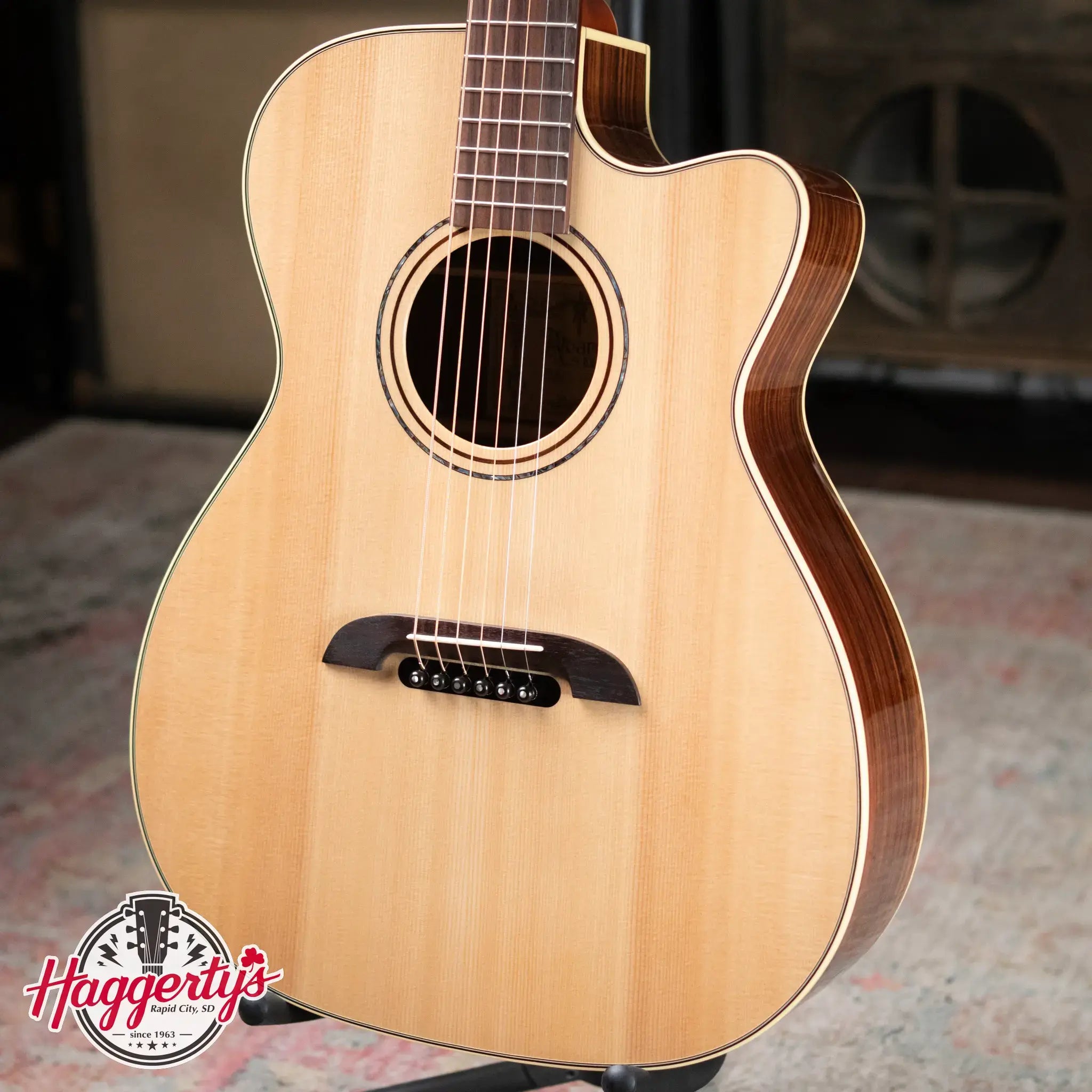 Alvarez Yairi FY70ce Acoustic/Electric Guitar with Hardshell Case