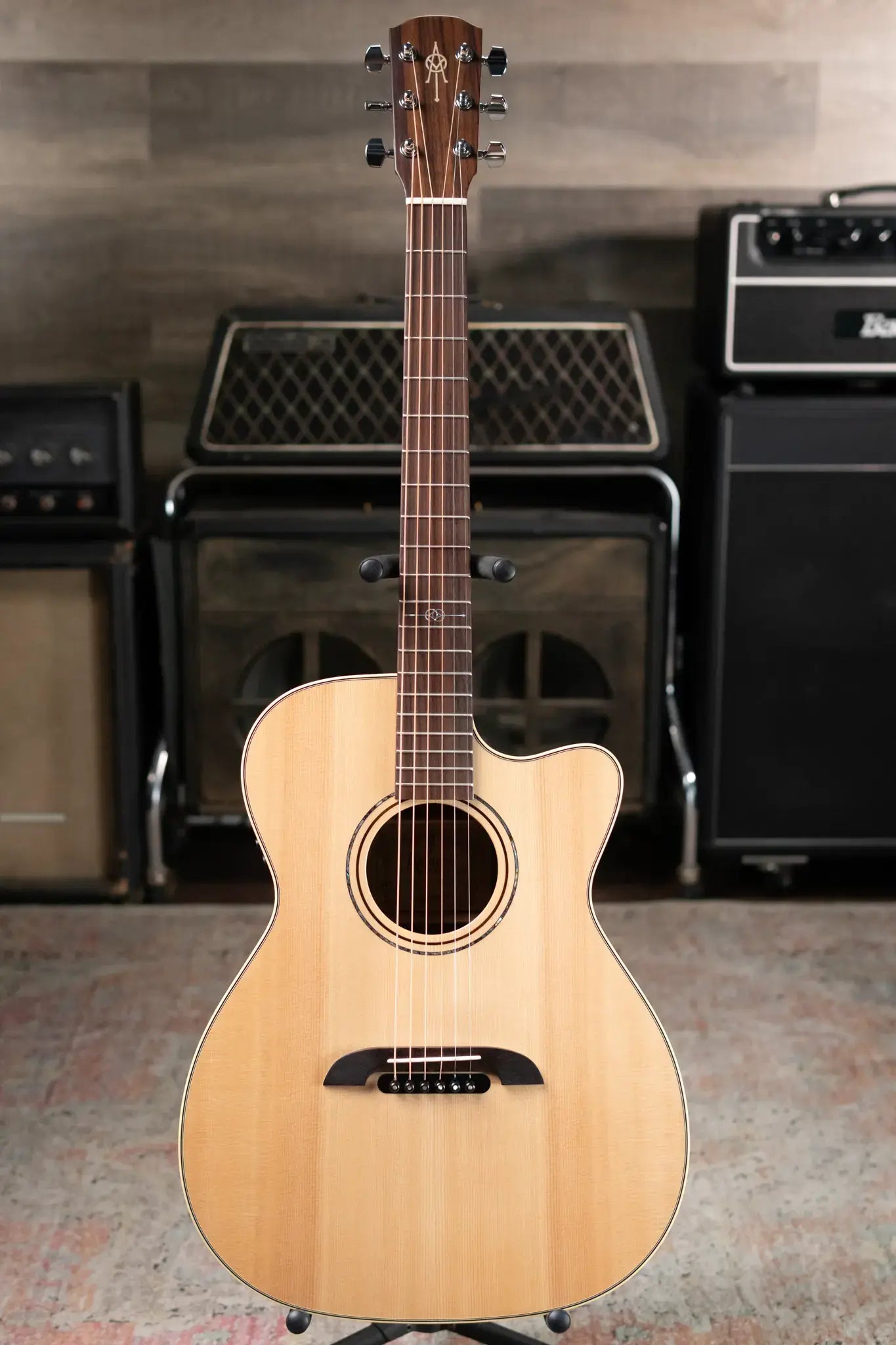 Alvarez Yairi FY70ce Acoustic/Electric Guitar with Hardshell Case