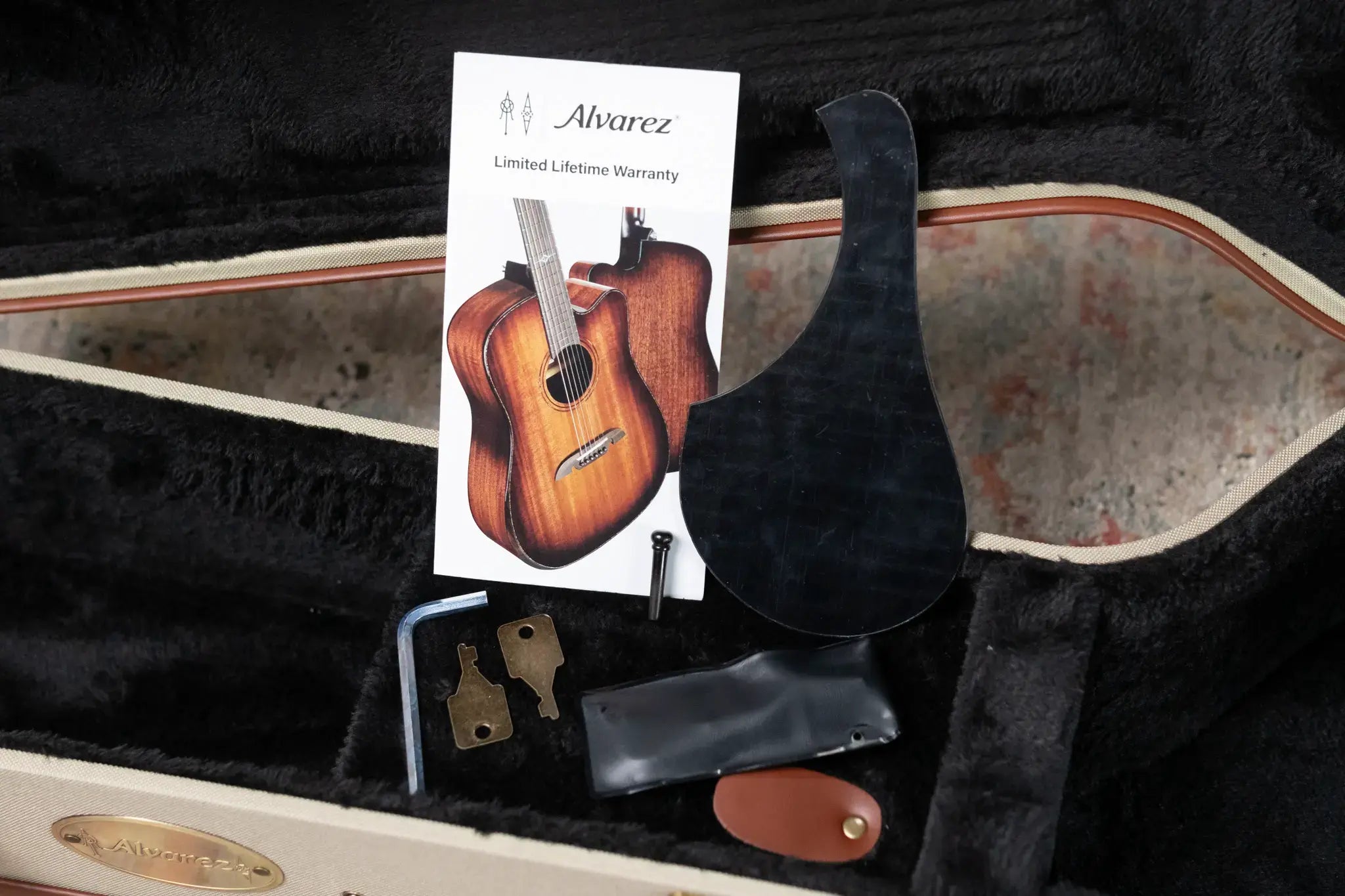 Alvarez Yairi FY70ce Acoustic/Electric Guitar with Hardshell Case