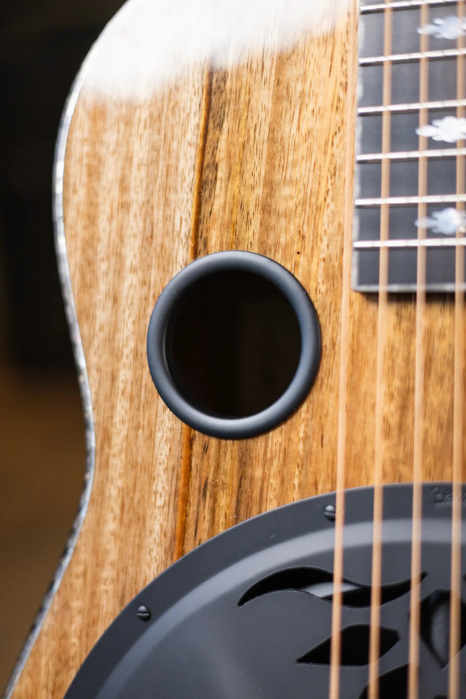 Beard Custom Legacy E Mango/Curly Maple Resonator - Black Ice with Hardshell Case