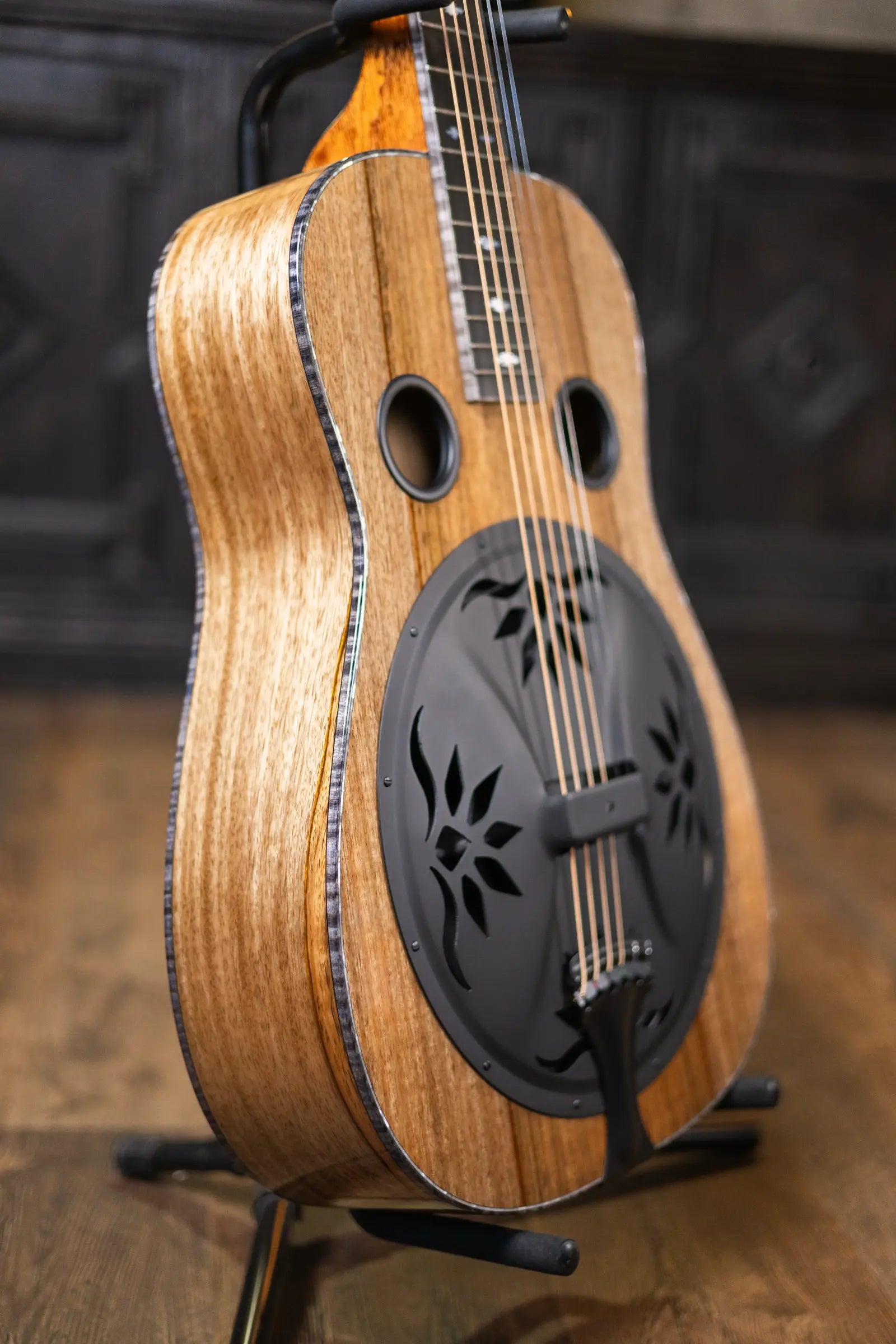 Beard Custom Legacy E Mango/Curly Maple Resonator - Black Ice with Hardshell Case
