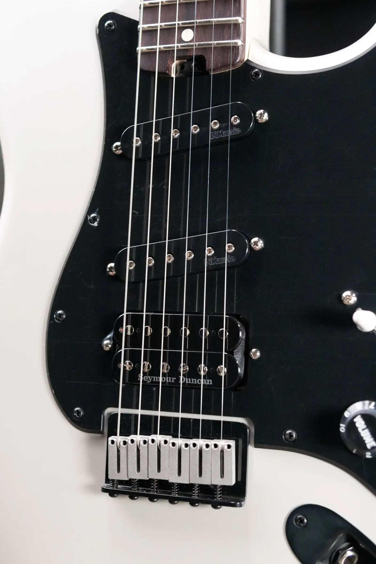 Charvel Jake E Lee Signature Pro-Mod So-Cal Style 1 HSS HT RW Electric Guitar - Pearl White