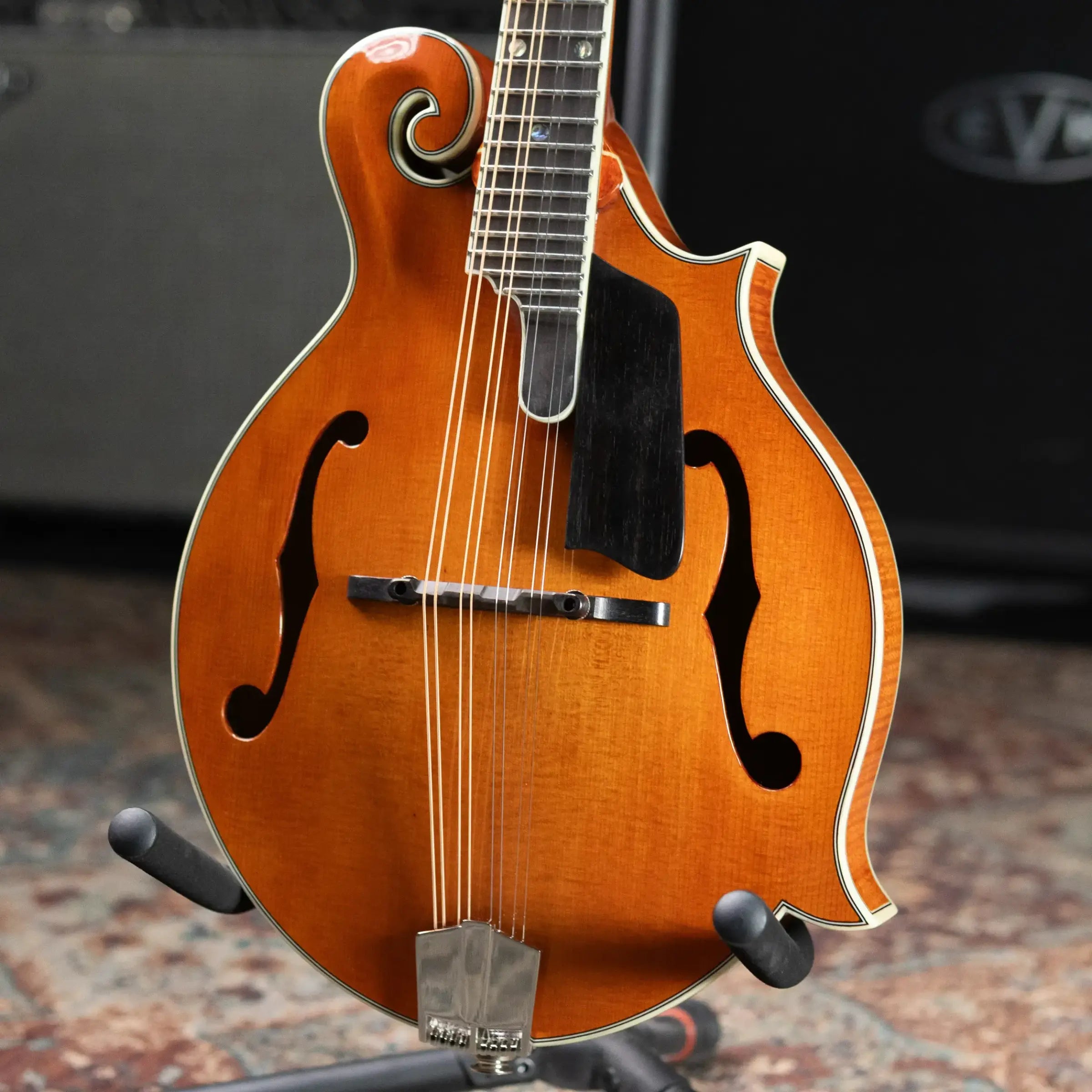 Eastman MD815PGE-HB F-Style Acoustic/Electric Mandolin - Honeyburst with Hardshell Case