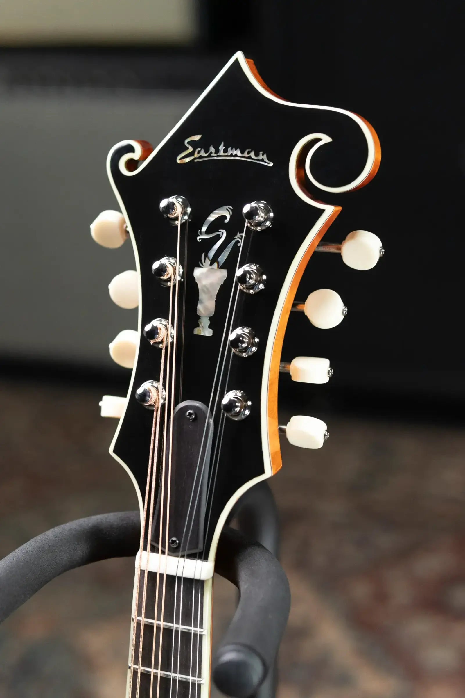 Eastman MD815PGE-HB F-Style Acoustic/Electric Mandolin - Honeyburst with Hardshell Case