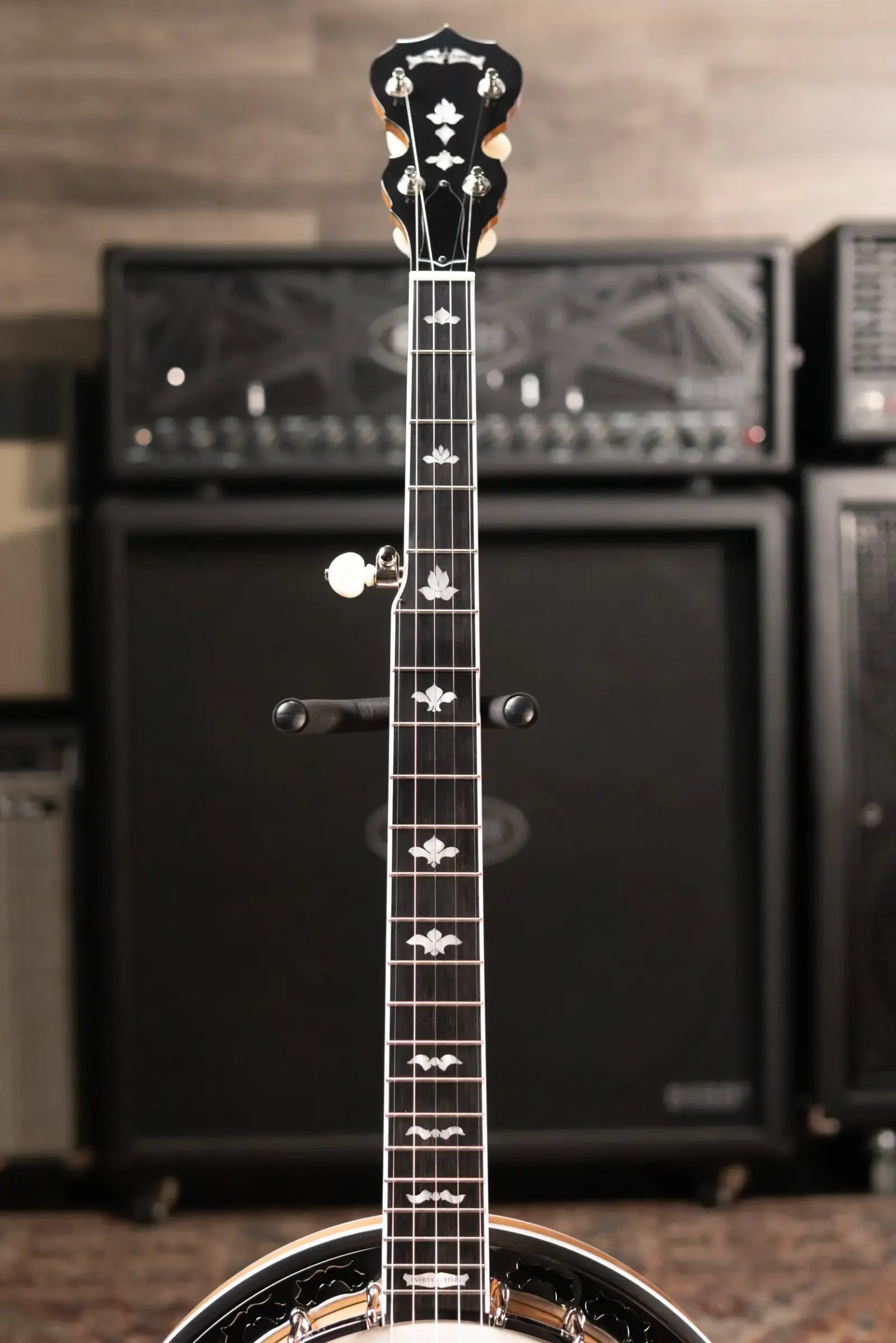 Deering White Lotus 5-String Banjo with Hardshell Case