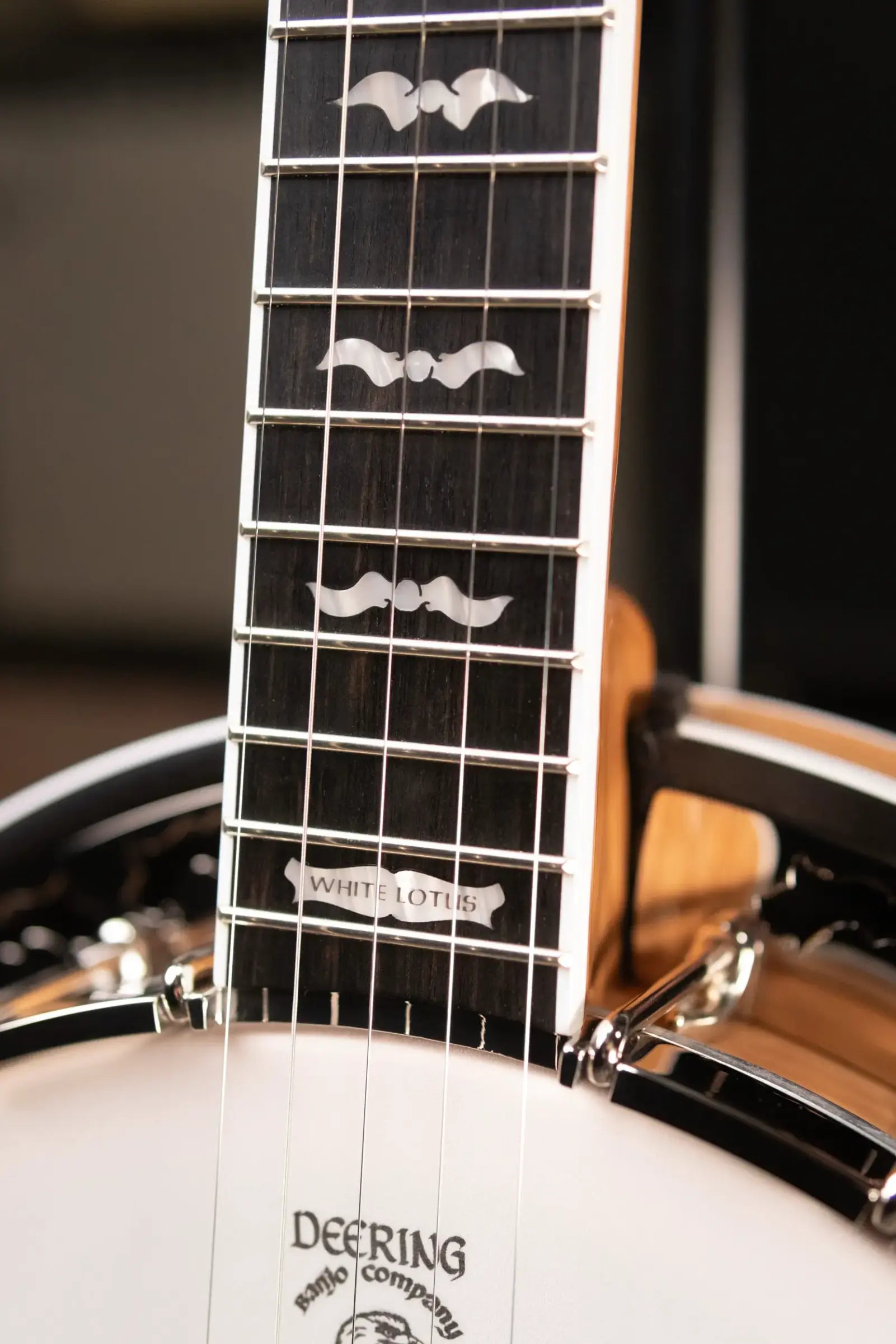 Deering White Lotus 5-String Banjo with Hardshell Case