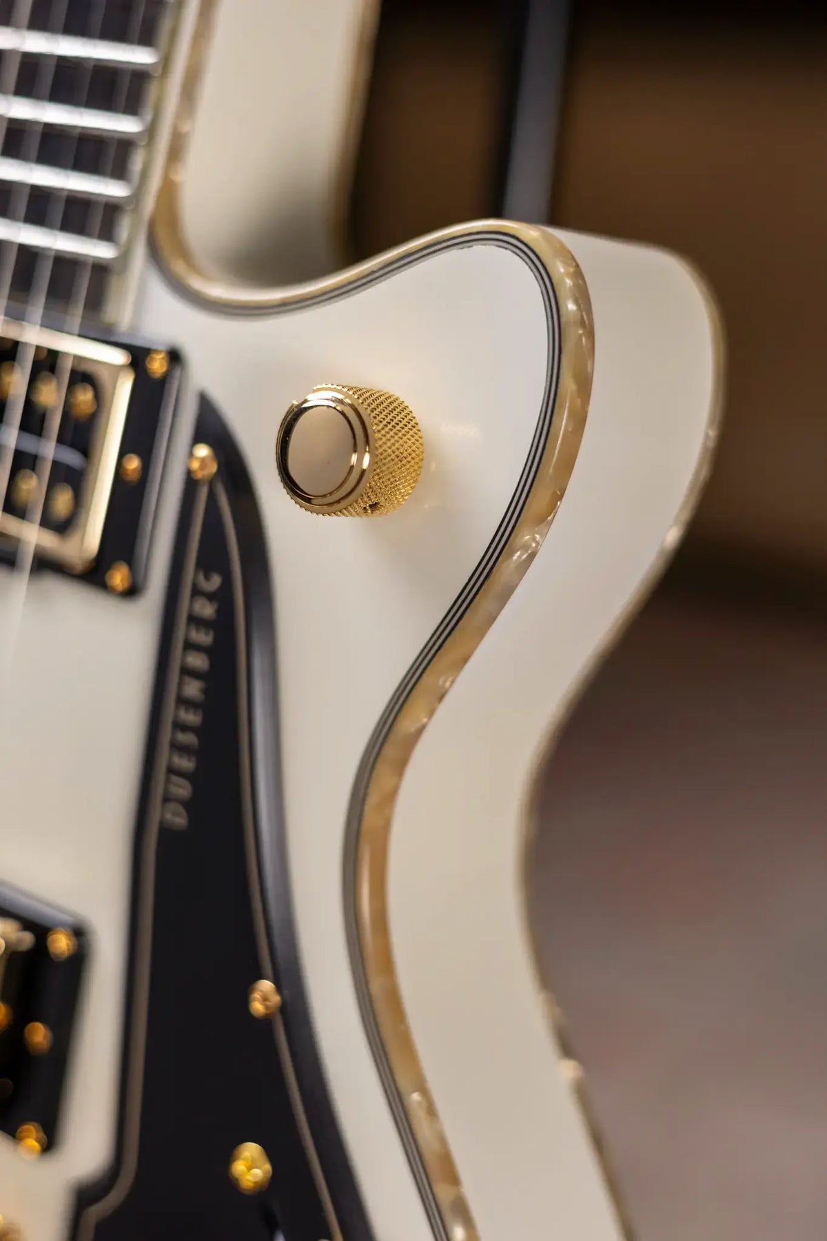 Duesenberg Fantom A Electric Guitar Aged White with Hardshell Case 6740fb3089a73