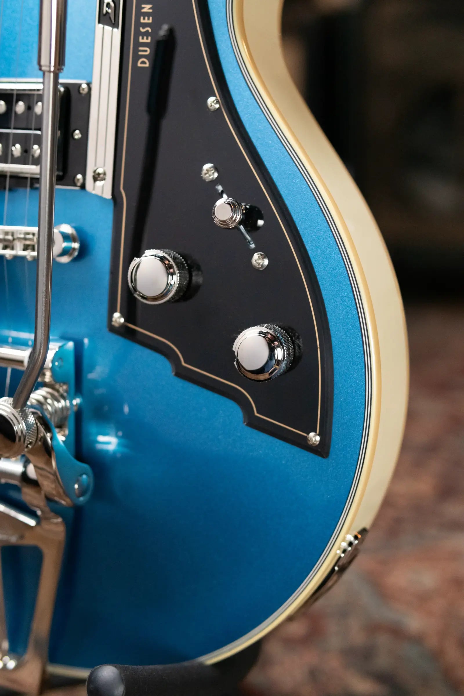 Duesenberg Starplayer TV Duo-Tone - Catalina Blue with Hardshell Case