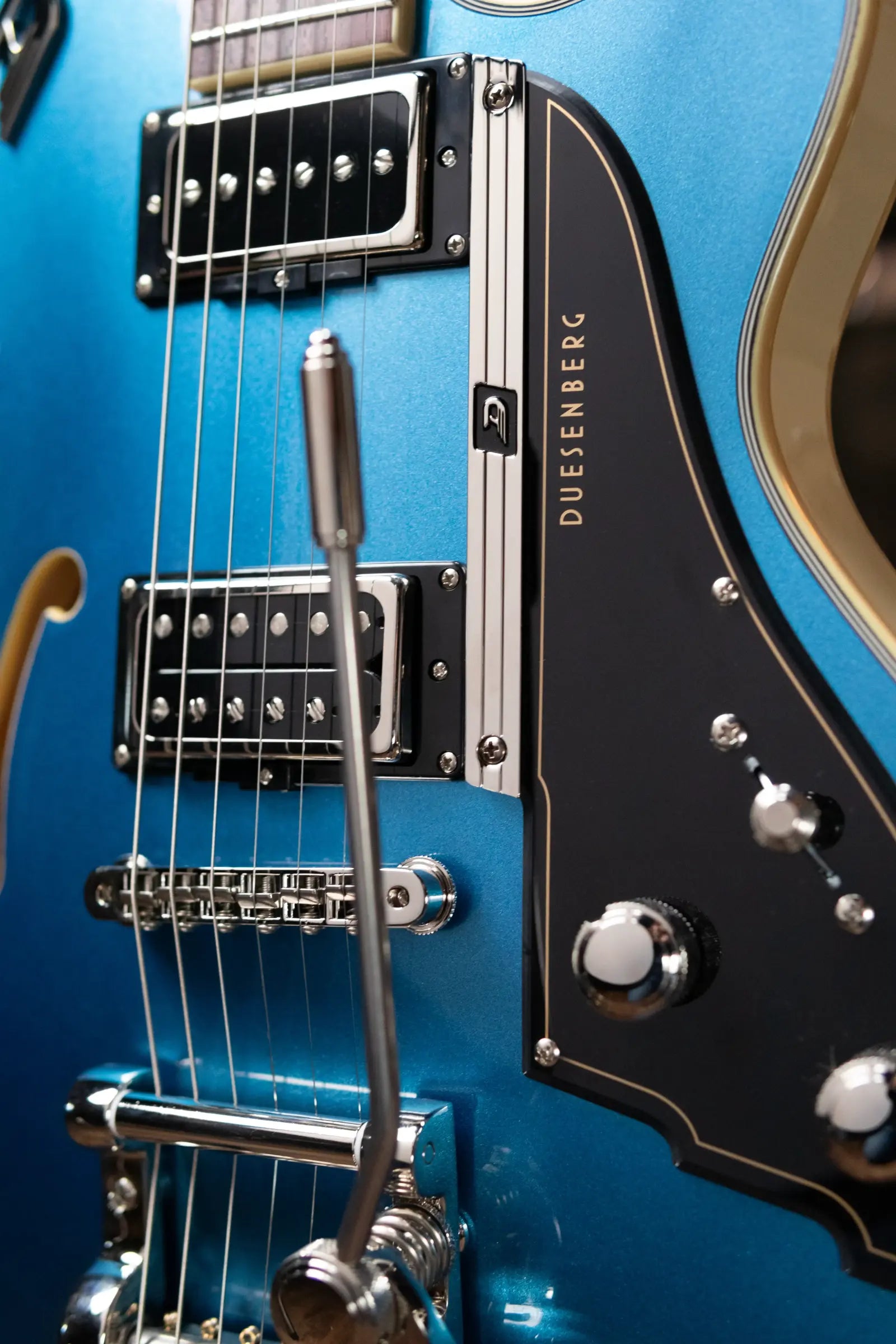 Duesenberg Starplayer TV Duo-Tone - Catalina Blue with Hardshell Case