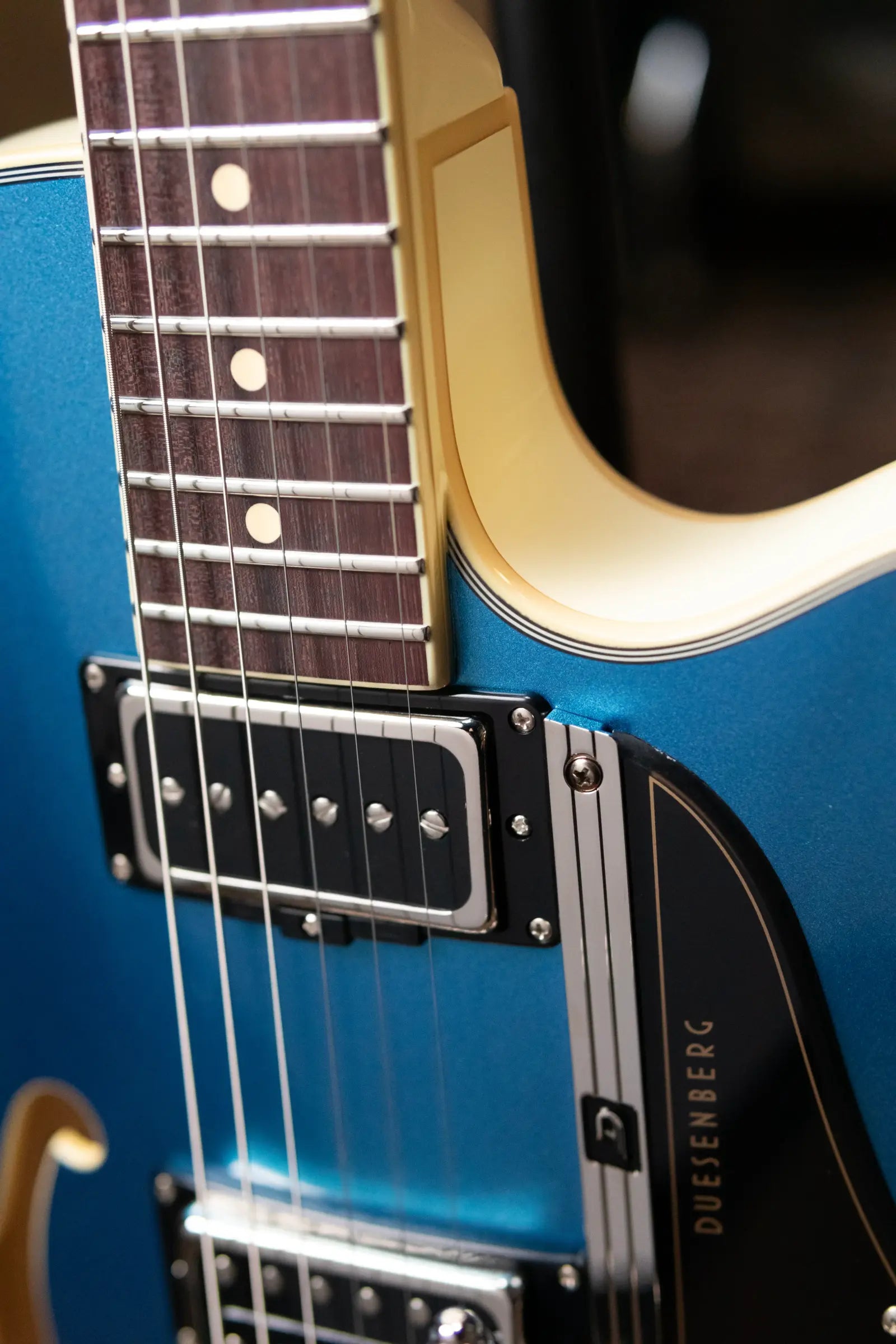 Duesenberg Starplayer TV Duo-Tone - Catalina Blue with Hardshell Case