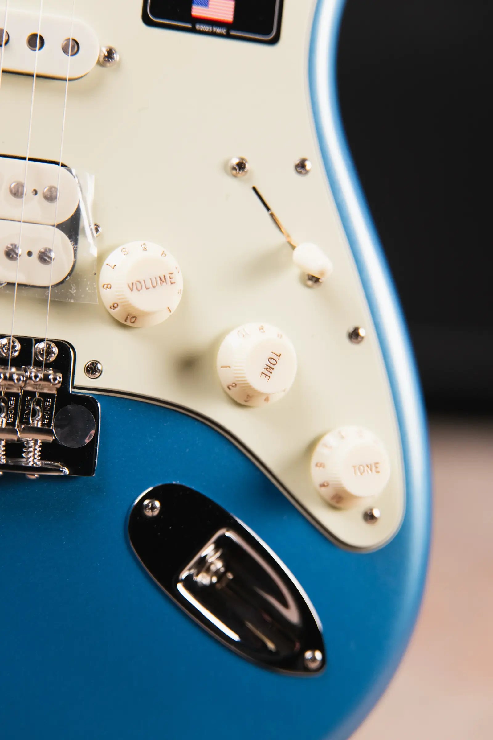 Fender American Professional Classic Stratocaster HSS Electric Guitar - Faded Lake Placid Blue with Gig Bag