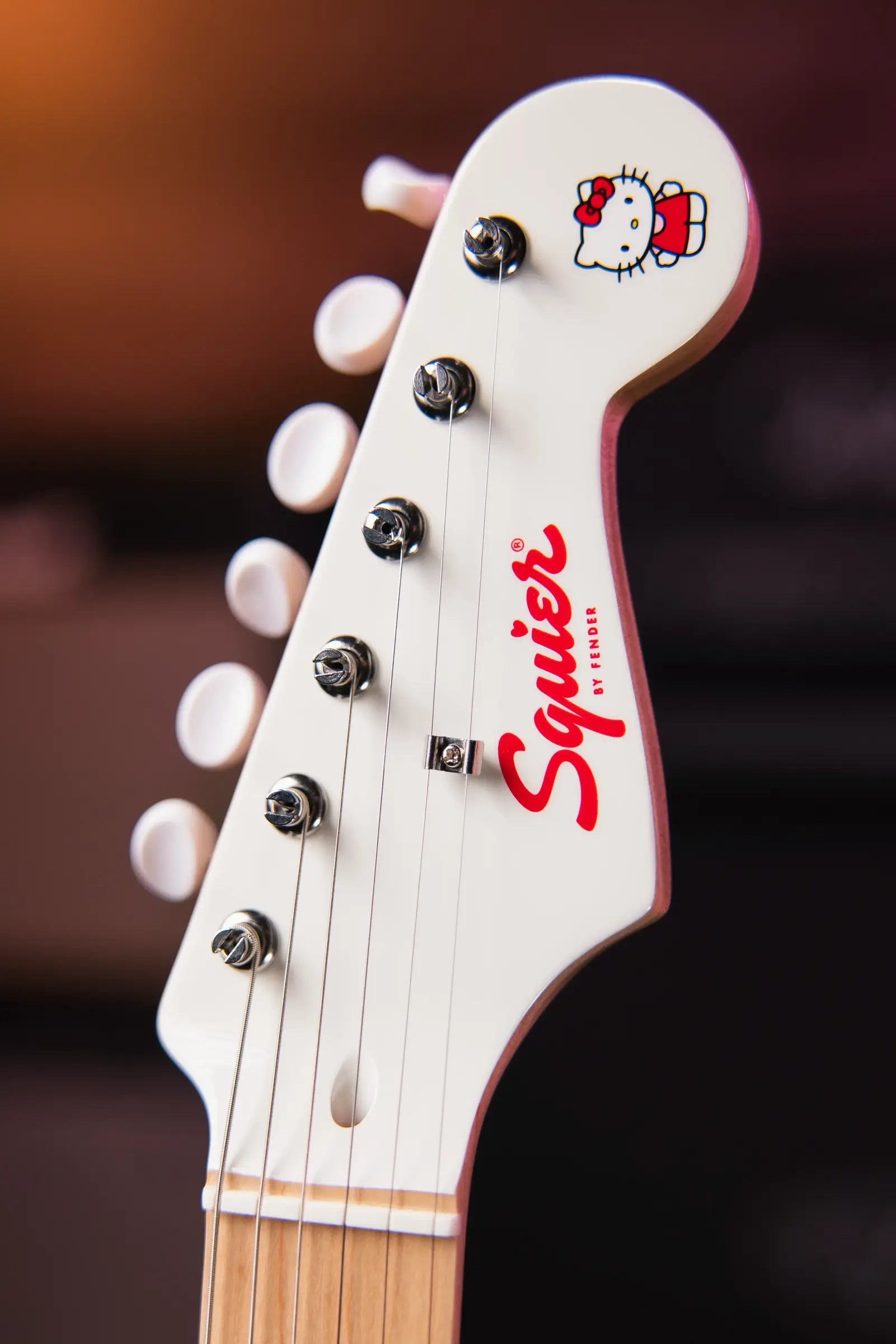 Squier Fender X Hello Kitty White Stratocaster with Gig Bag