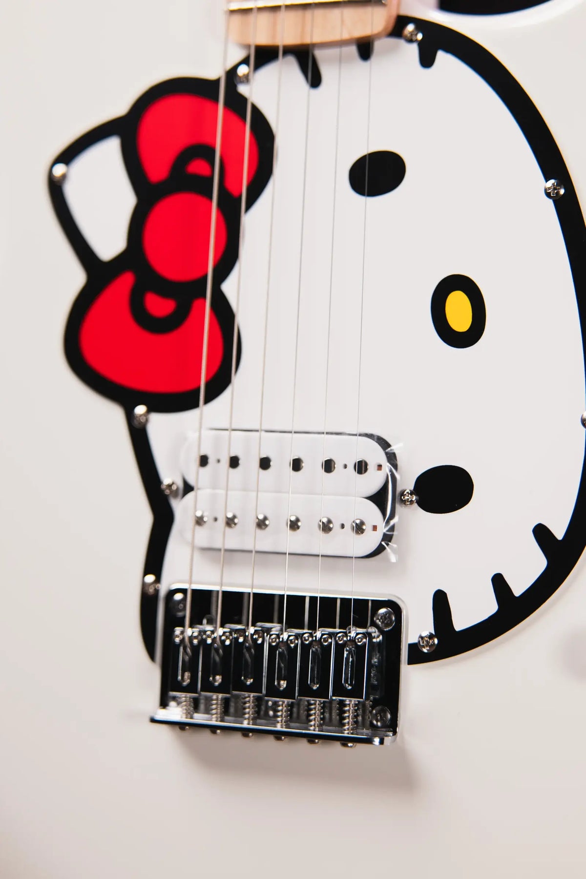 Squier Fender X Hello Kitty White Stratocaster with Gig Bag - Display Model