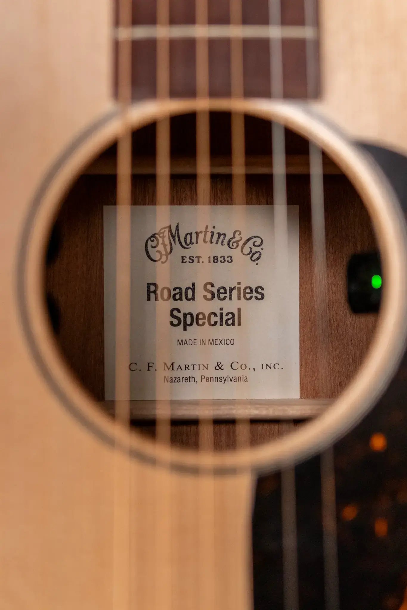 Martin 00-10E Special Acoustic/Electric with Gig Bag - Demo