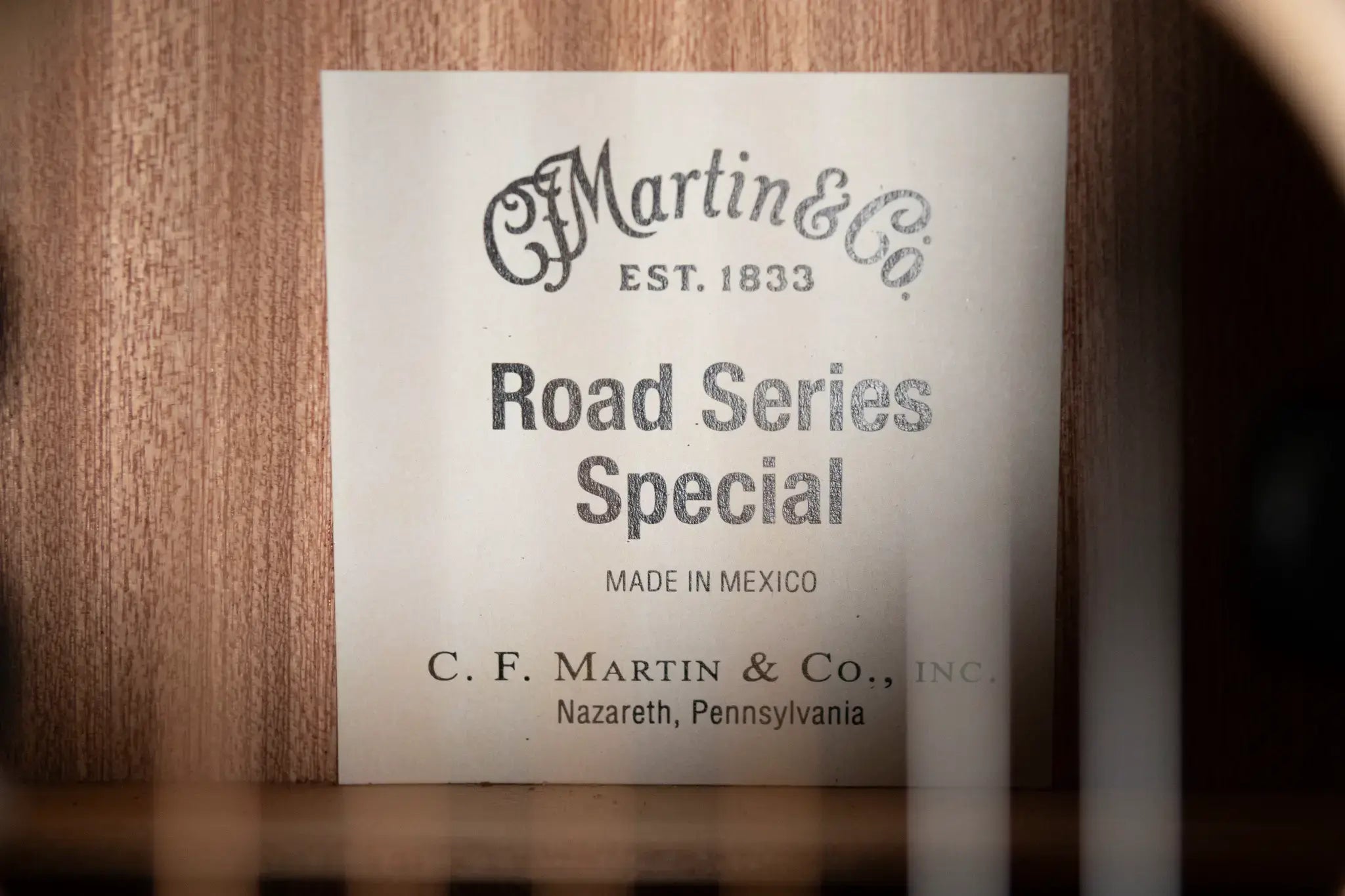 Martin 00-10E Special Acoustic/Electric with Gig Bag