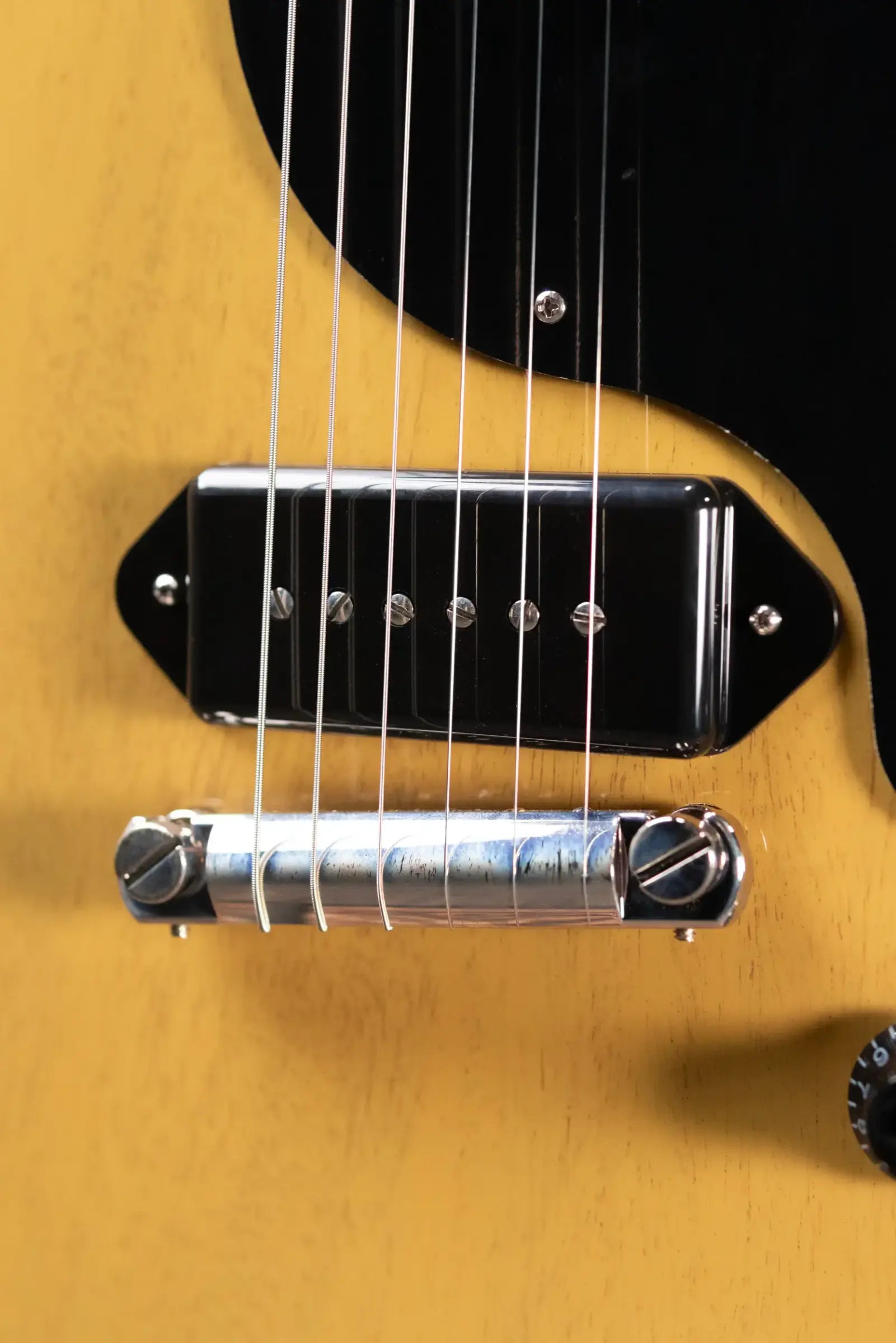 Gibson Les Paul Junior Double Cutaway Electric Guitar - TV Yellow with Hardshell Case