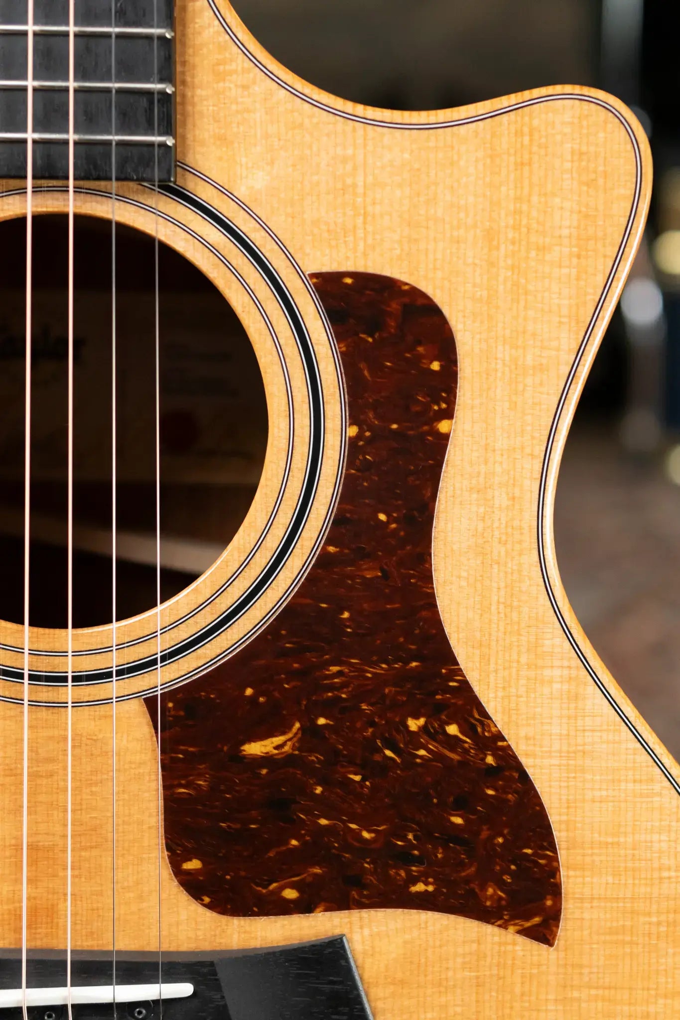 Taylor 314ce Studio Special Edition Grand Auditorium Acoustic/Electric with Hardshell Case