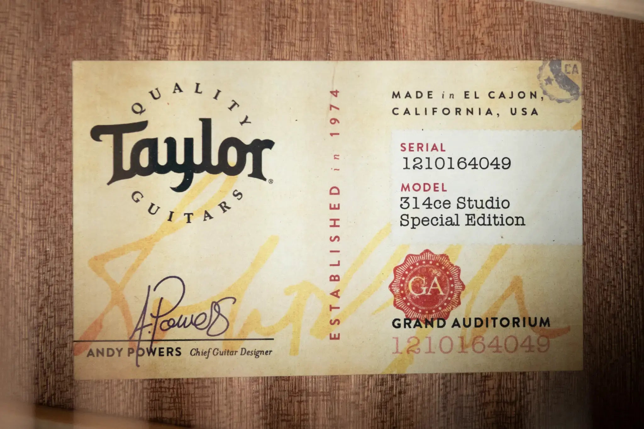 Taylor 314ce Studio Special Edition Grand Auditorium Acoustic/Electric with Hardshell Case