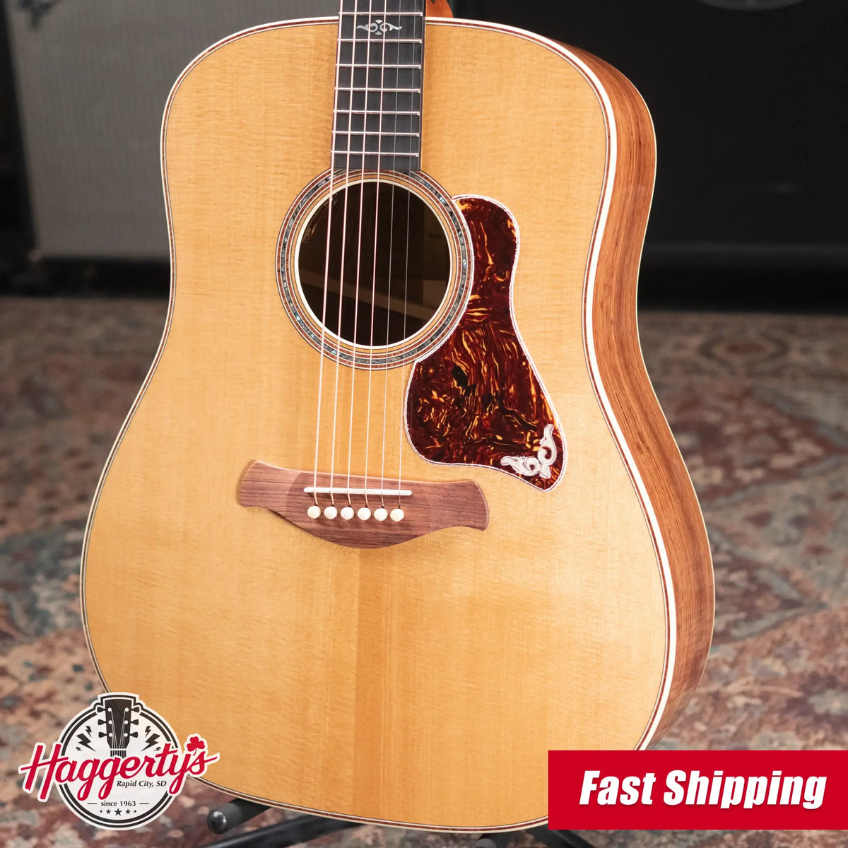 Taylor Gold Label 810e Dreadnought Acoustic/Electric Guitar with Hardshell Case