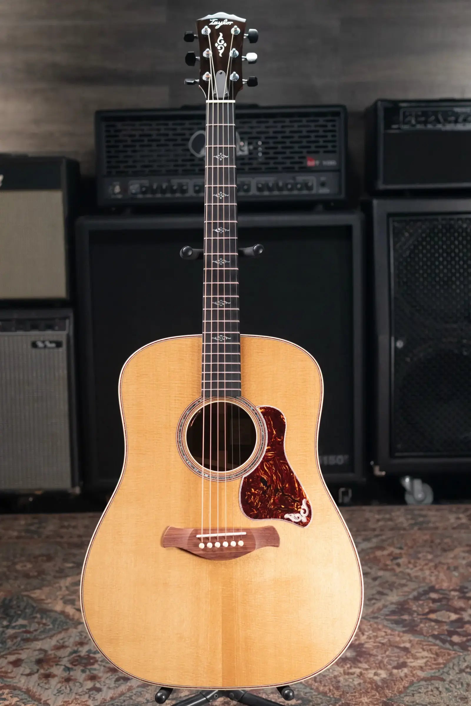 Taylor Gold Label 810e Dreadnought Acoustic/Electric Guitar with Hardshell Case