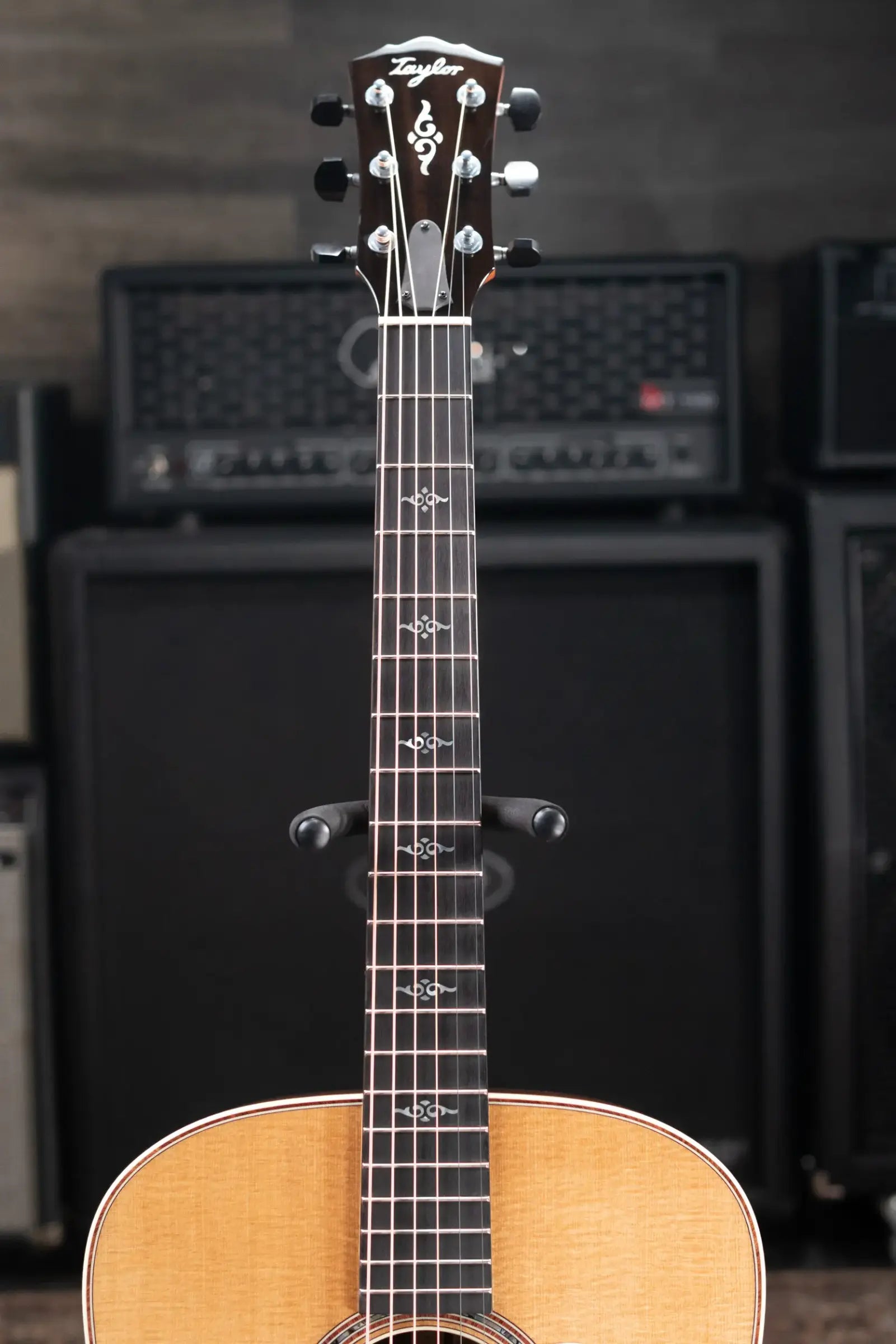 Taylor Gold Label 810e Dreadnought Acoustic/Electric Guitar with Hardshell Case