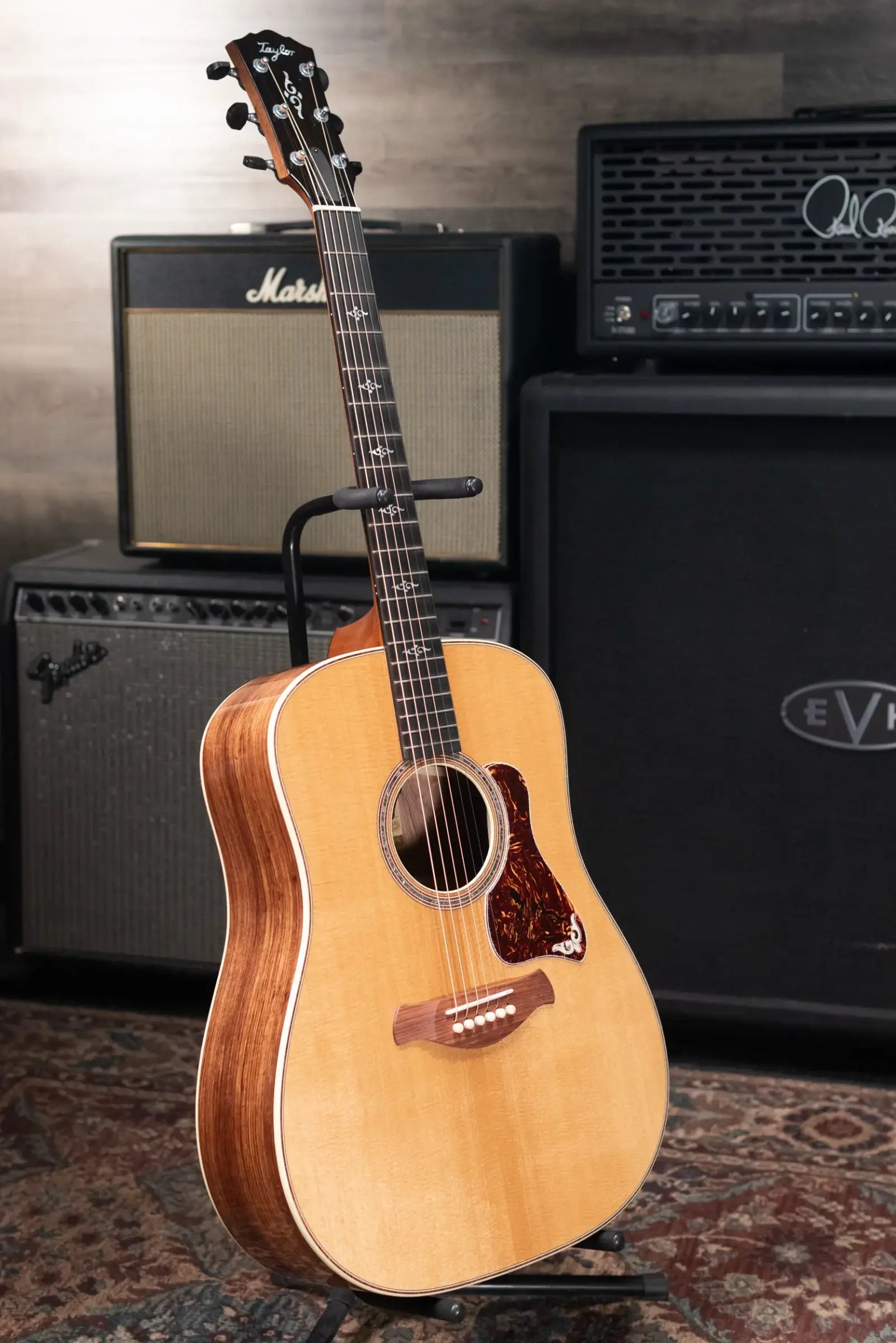 Taylor Gold Label 810e Dreadnought Acoustic/Electric Guitar with Hardshell Case