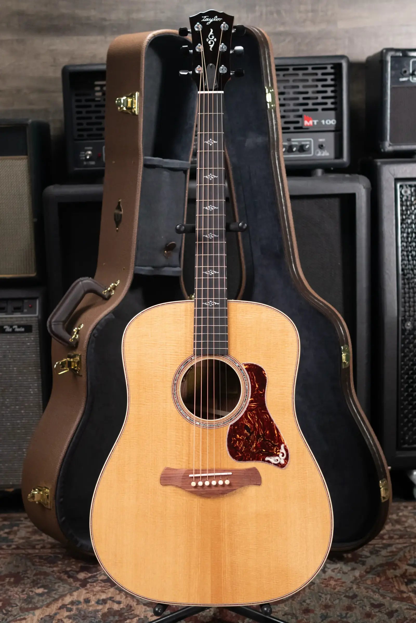 Taylor Gold Label 810e Dreadnought Acoustic/Electric Guitar with Hardshell Case