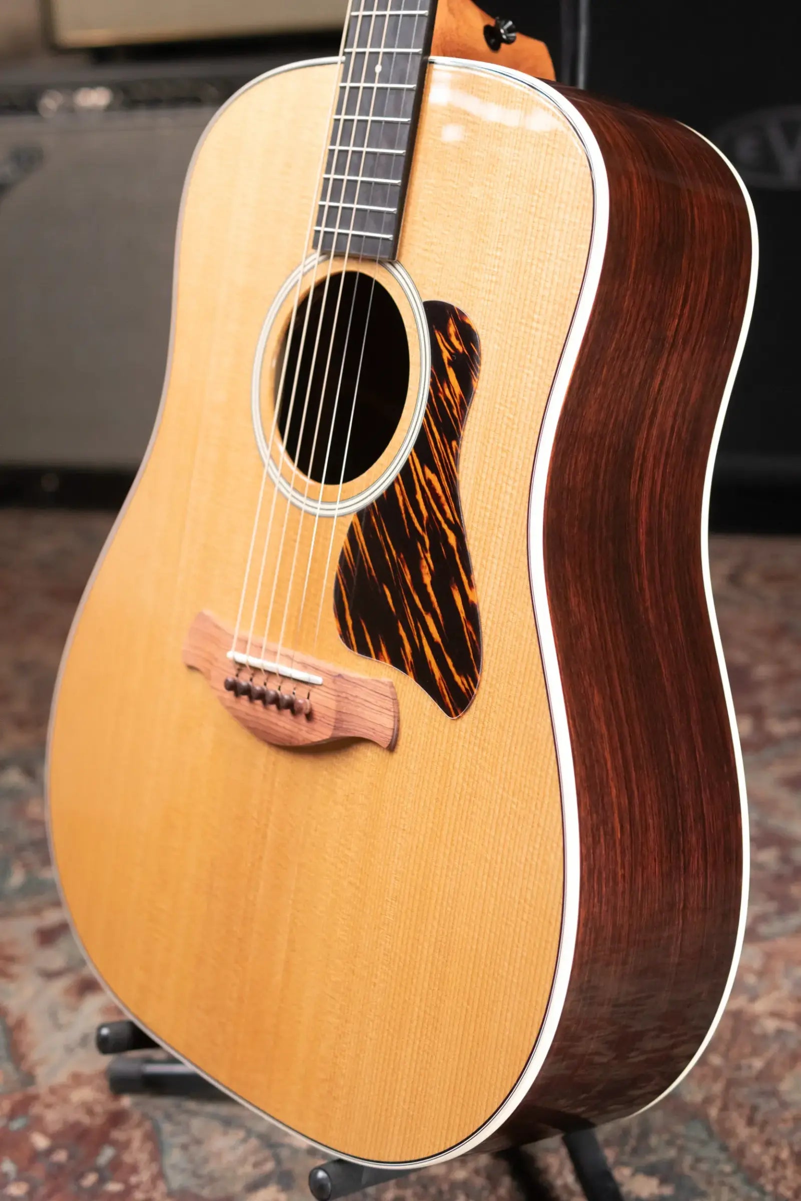 Taylor Gold Label 710e Dreadnought Acoustic/Electric Guitar with Hardshell Case