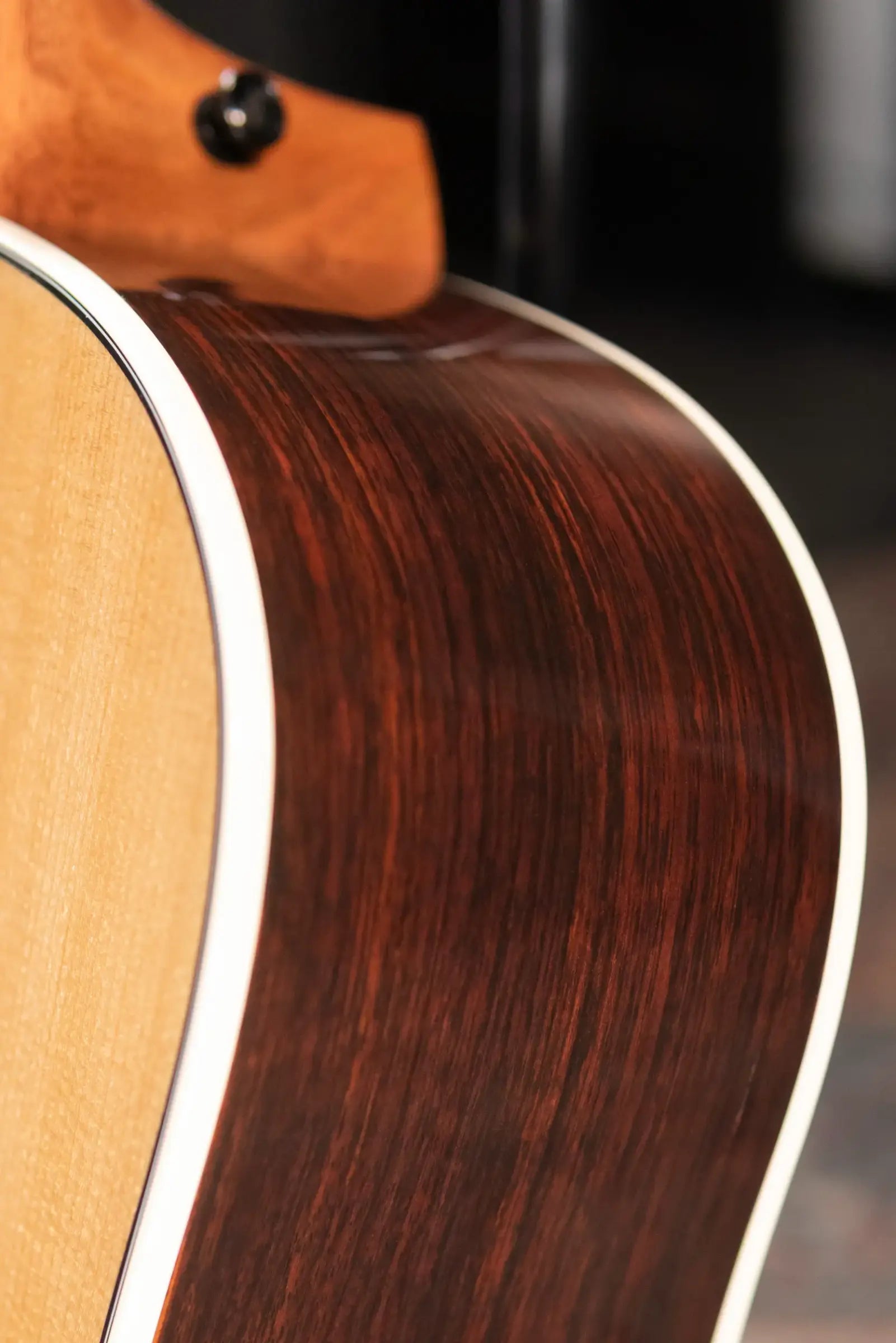 Taylor Gold Label 710e Dreadnought Acoustic/Electric Guitar with Hardshell Case