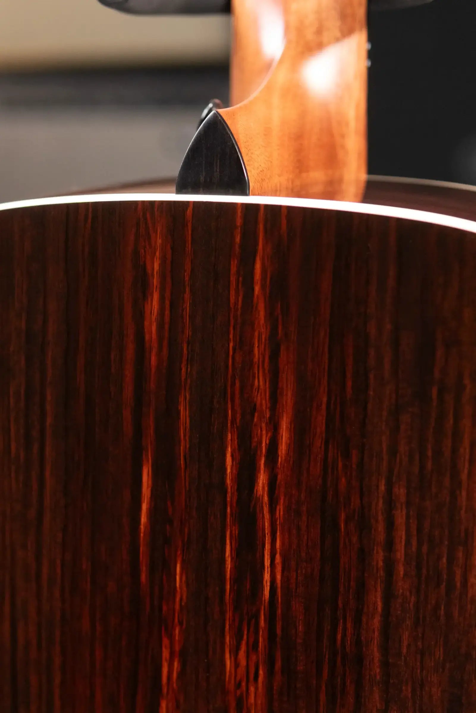 Taylor Gold Label 710e Dreadnought Acoustic/Electric Guitar with Hardshell Case