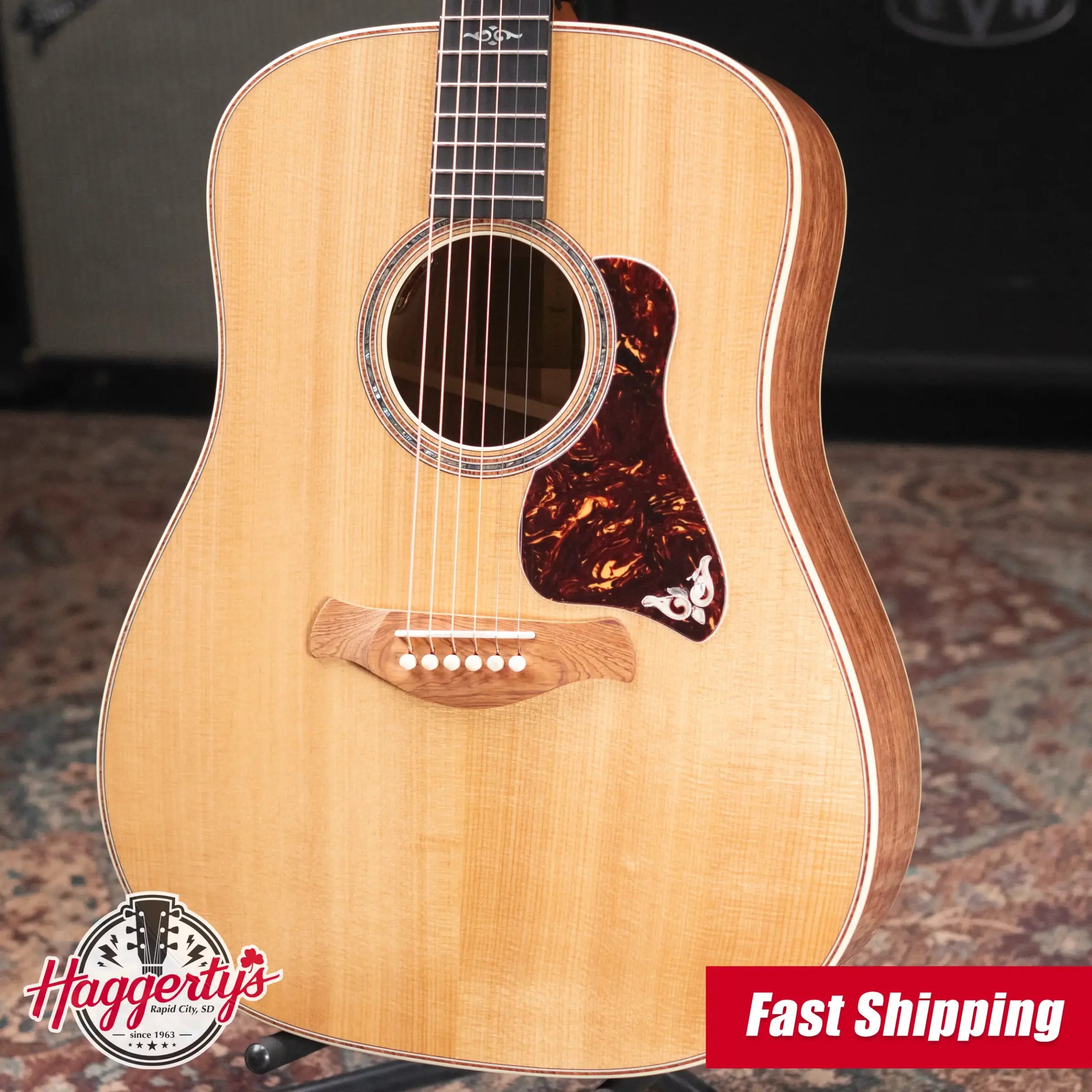 Taylor Gold Label 810e Dreadnought Acoustic/Electric Guitar with Hardshell Case