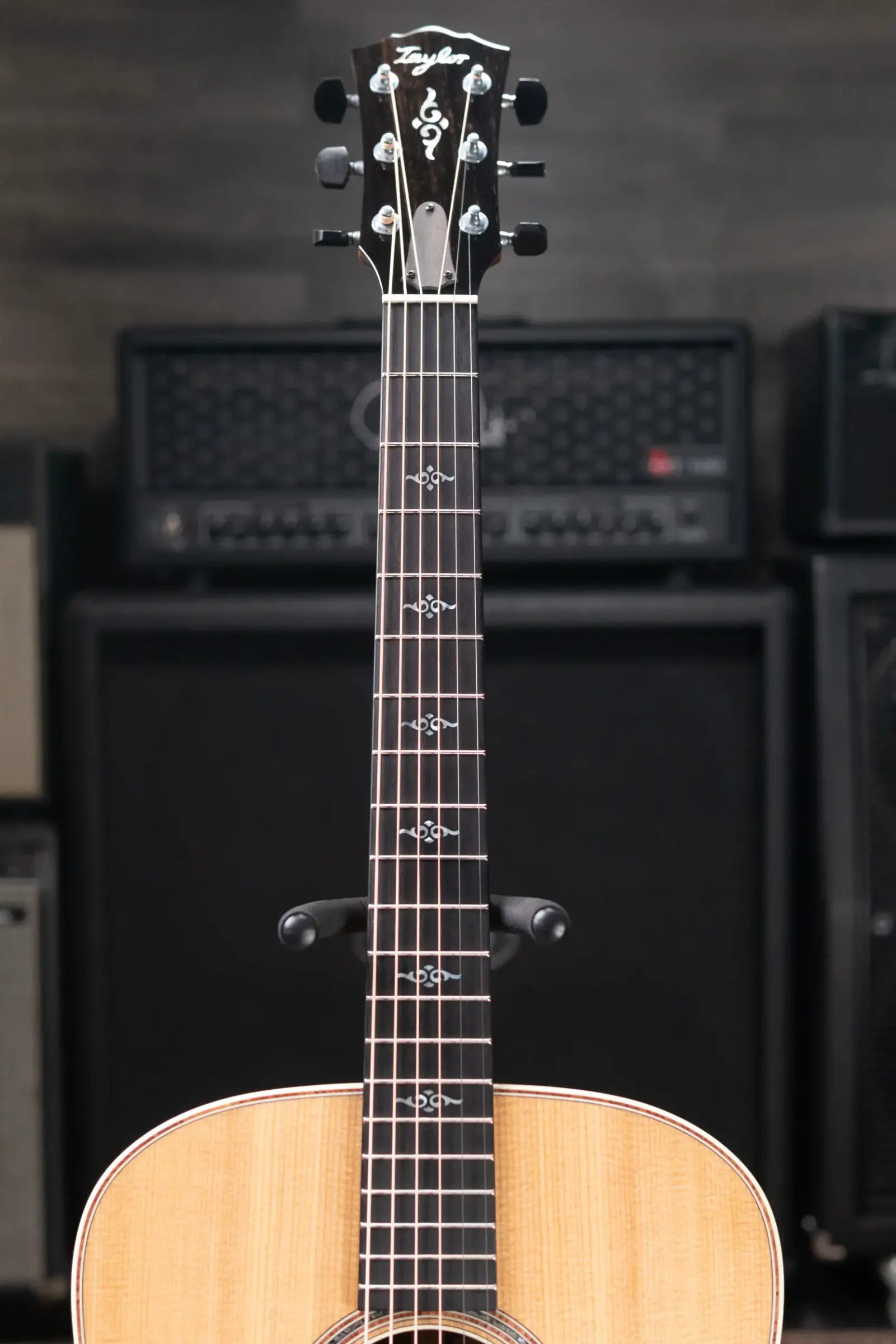 Taylor Gold Label 810e Dreadnought Acoustic/Electric Guitar with Hardshell Case