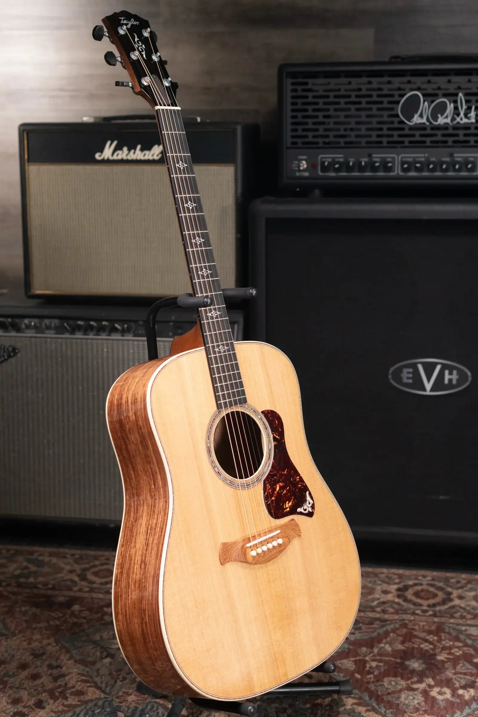 Taylor Gold Label 810e Dreadnought Acoustic/Electric Guitar with Hardshell Case