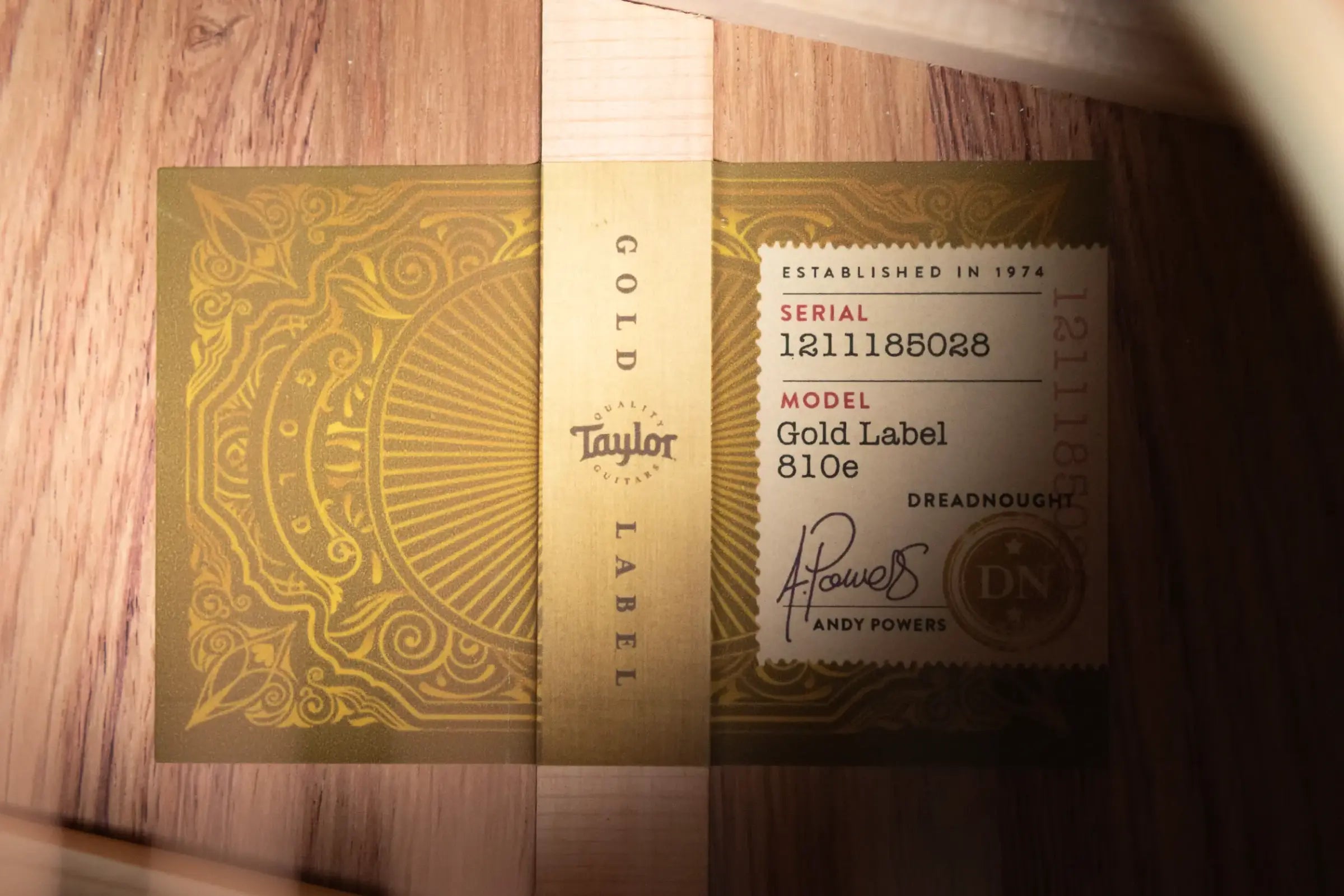 Taylor Gold Label 810e Dreadnought Acoustic/Electric Guitar with Hardshell Case