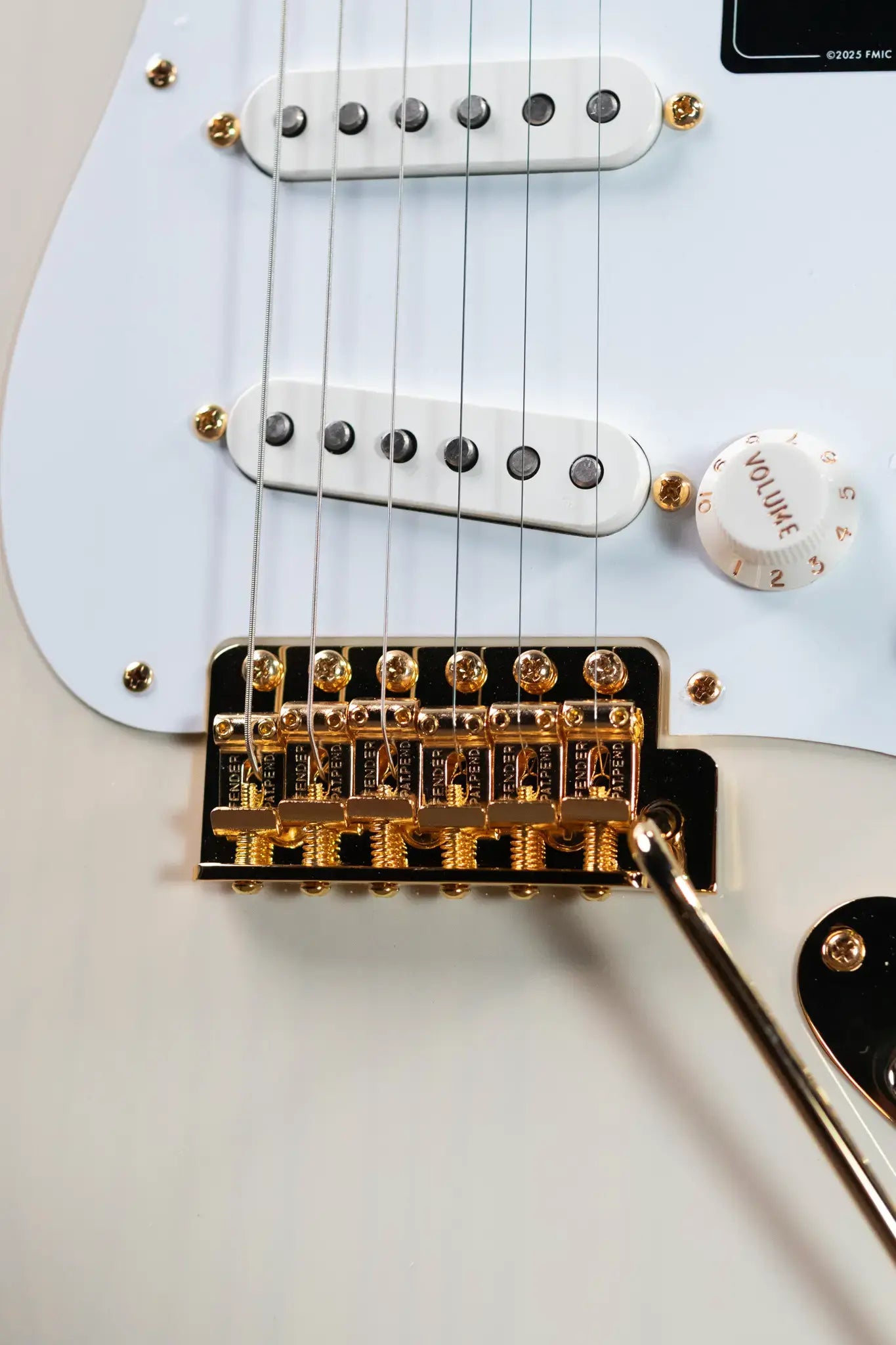 Fender Limited Edition Vintera III Late '50s Stratocaster Electric Guitar - White Blonde with Gig Bag