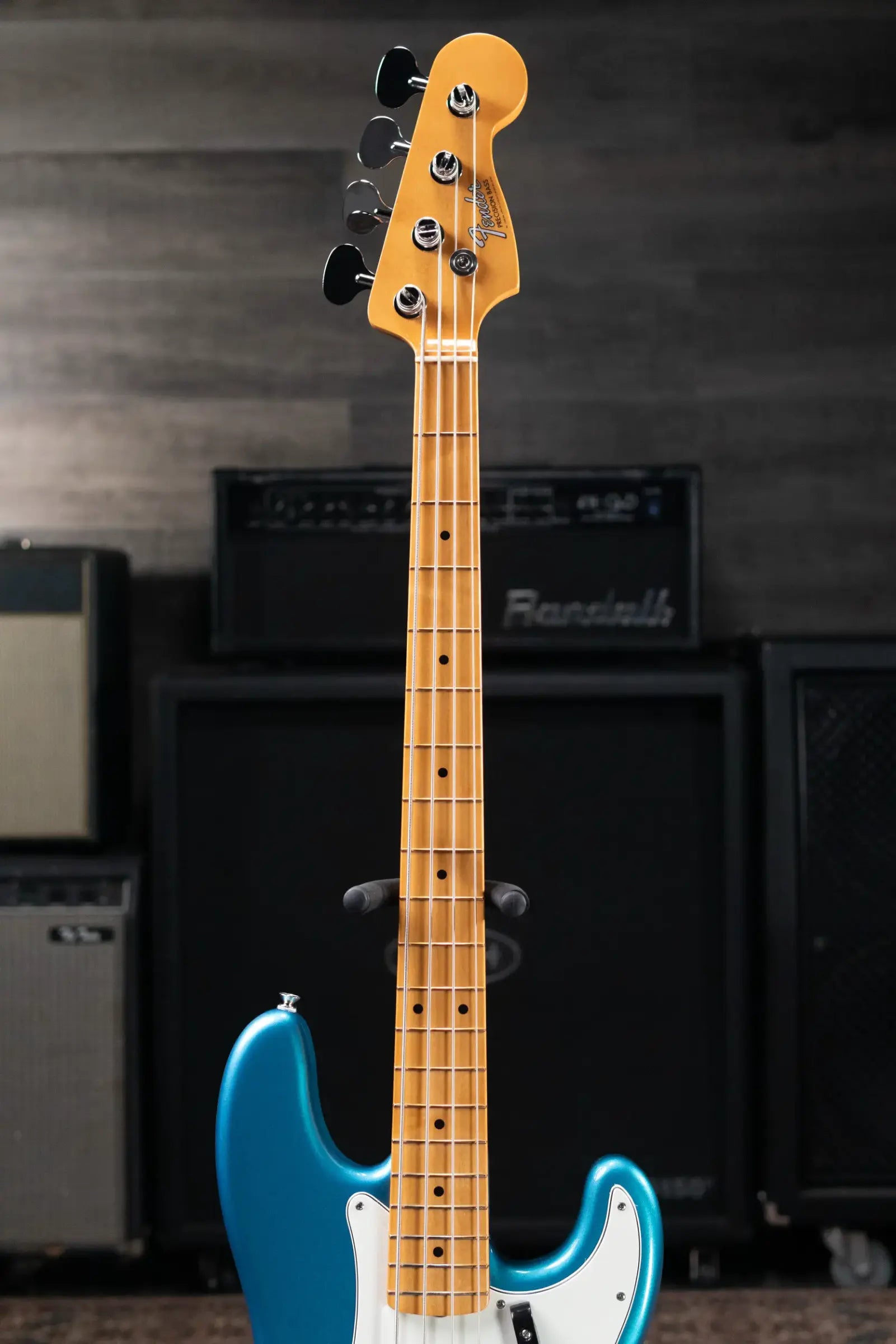 Fender Vintera III Late '60s Precision Bass - Lake Placid Blue with Gig Bag