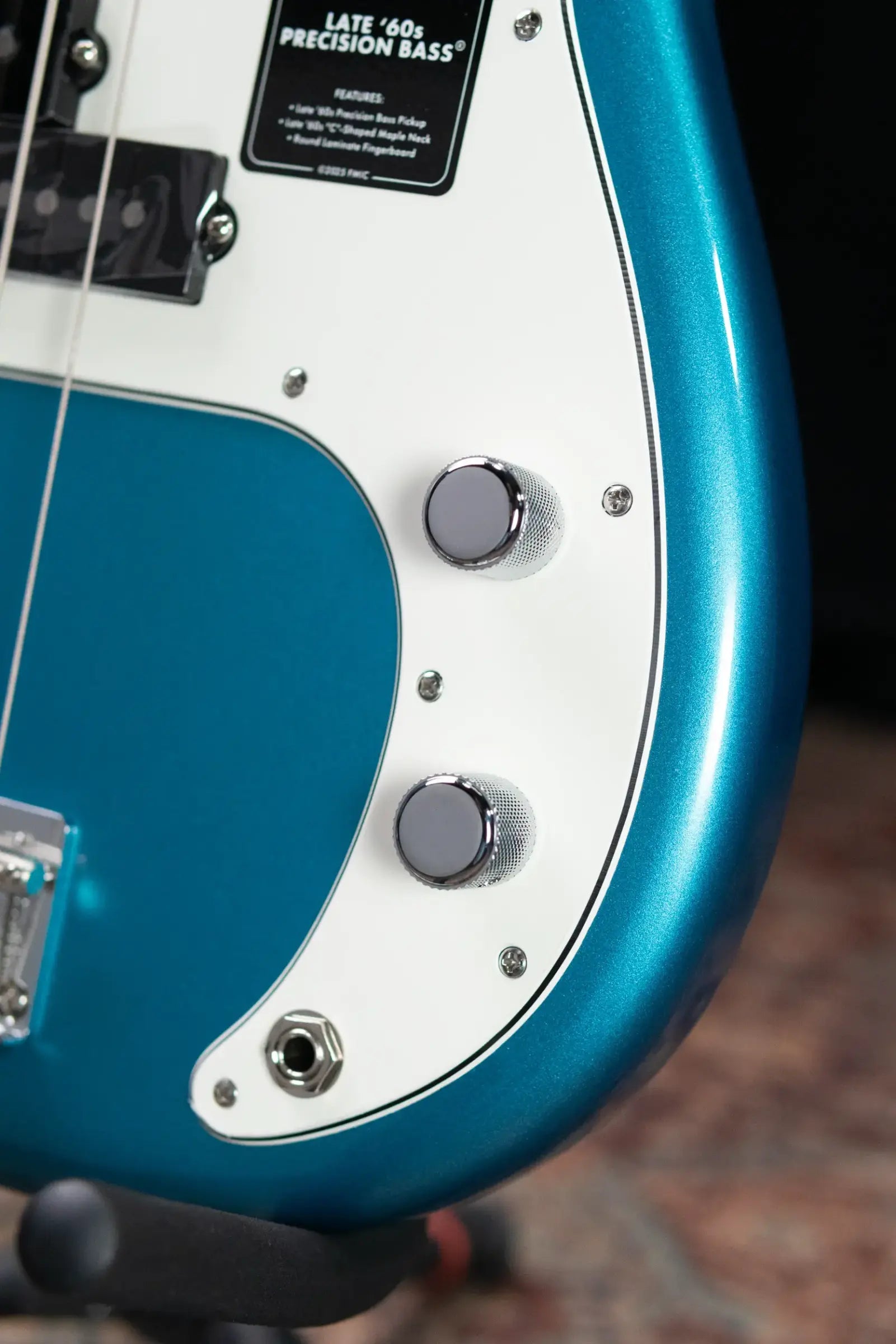 Fender Vintera III Late '60s Precision Bass - Lake Placid Blue with Gig Bag