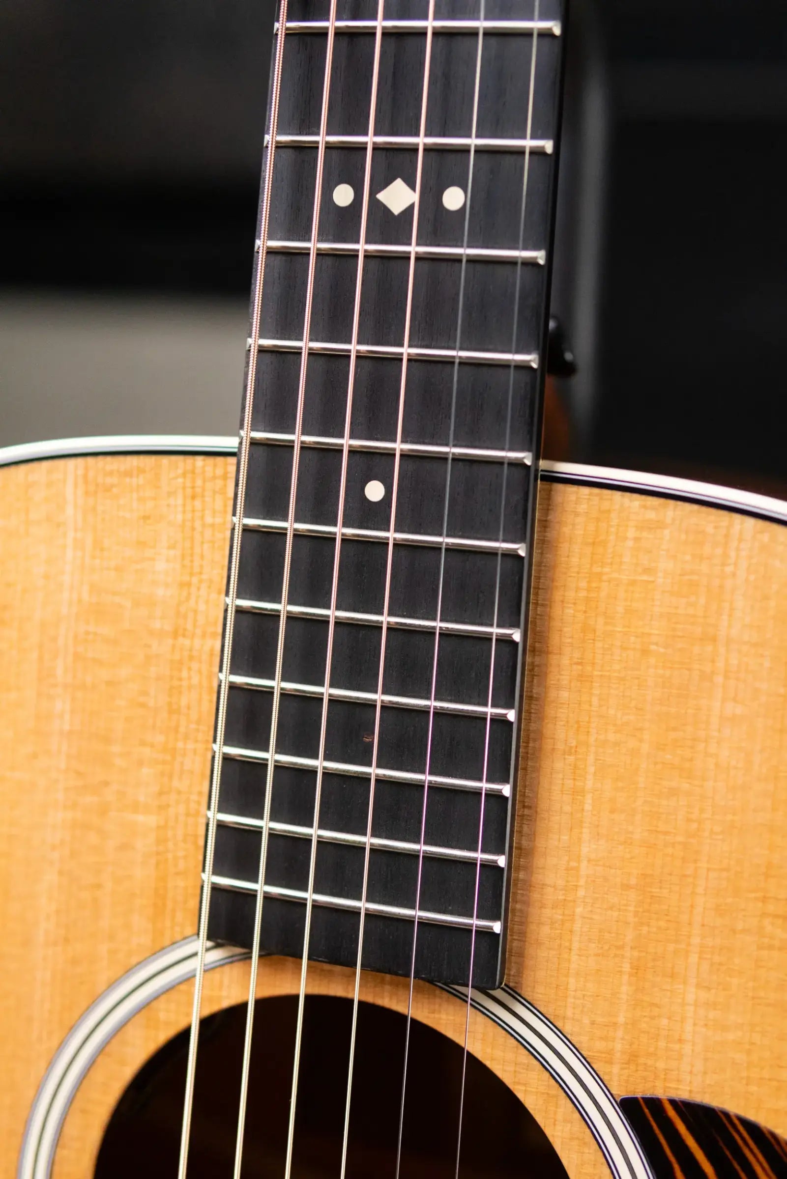 Taylor Gold Label 512e Grand Concert Acoustic/Electric Guitar - Natural with Hardshell Case