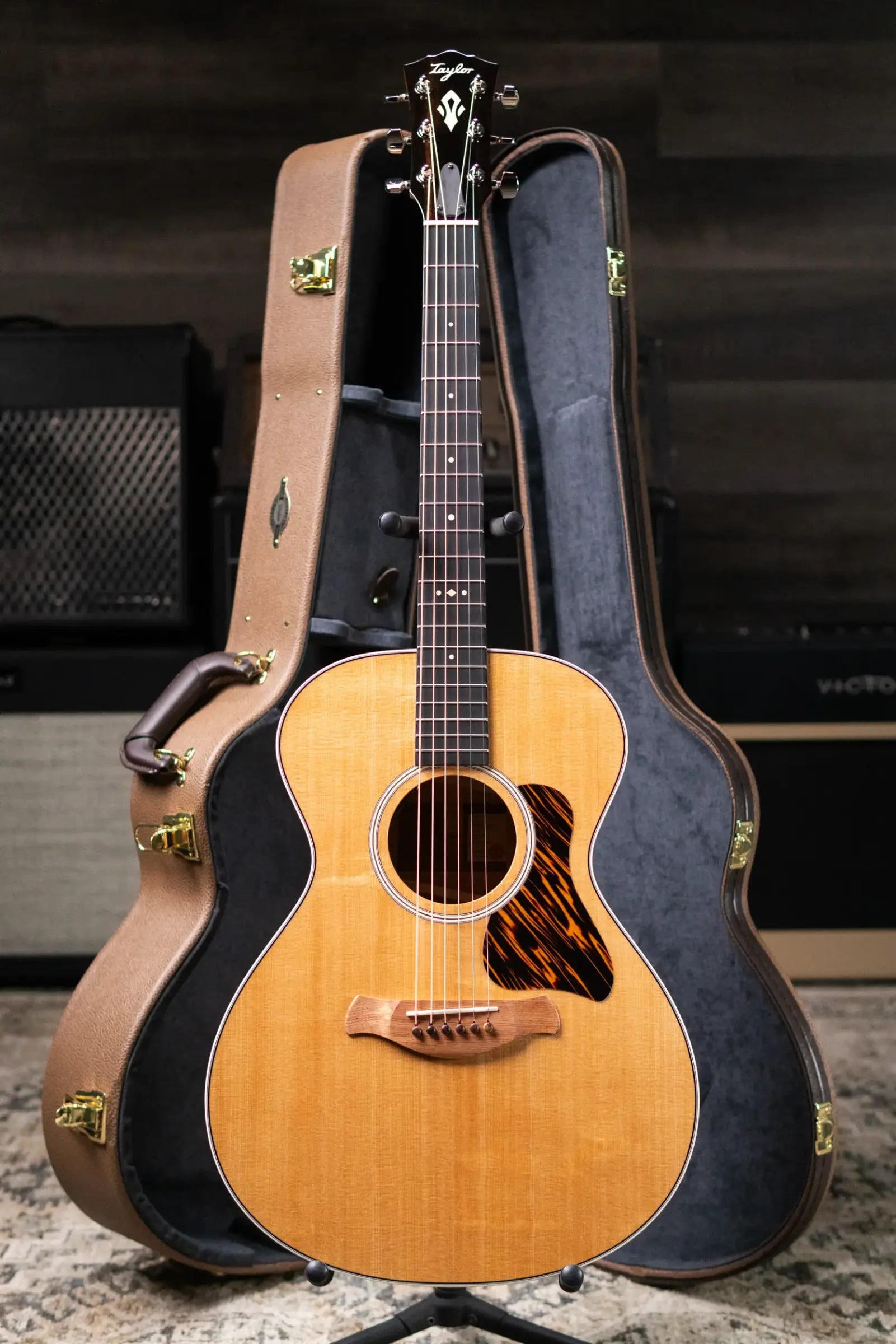 Taylor Gold Label 512e Grand Concert Acoustic/Electric Guitar - Natural with Hardshell Case