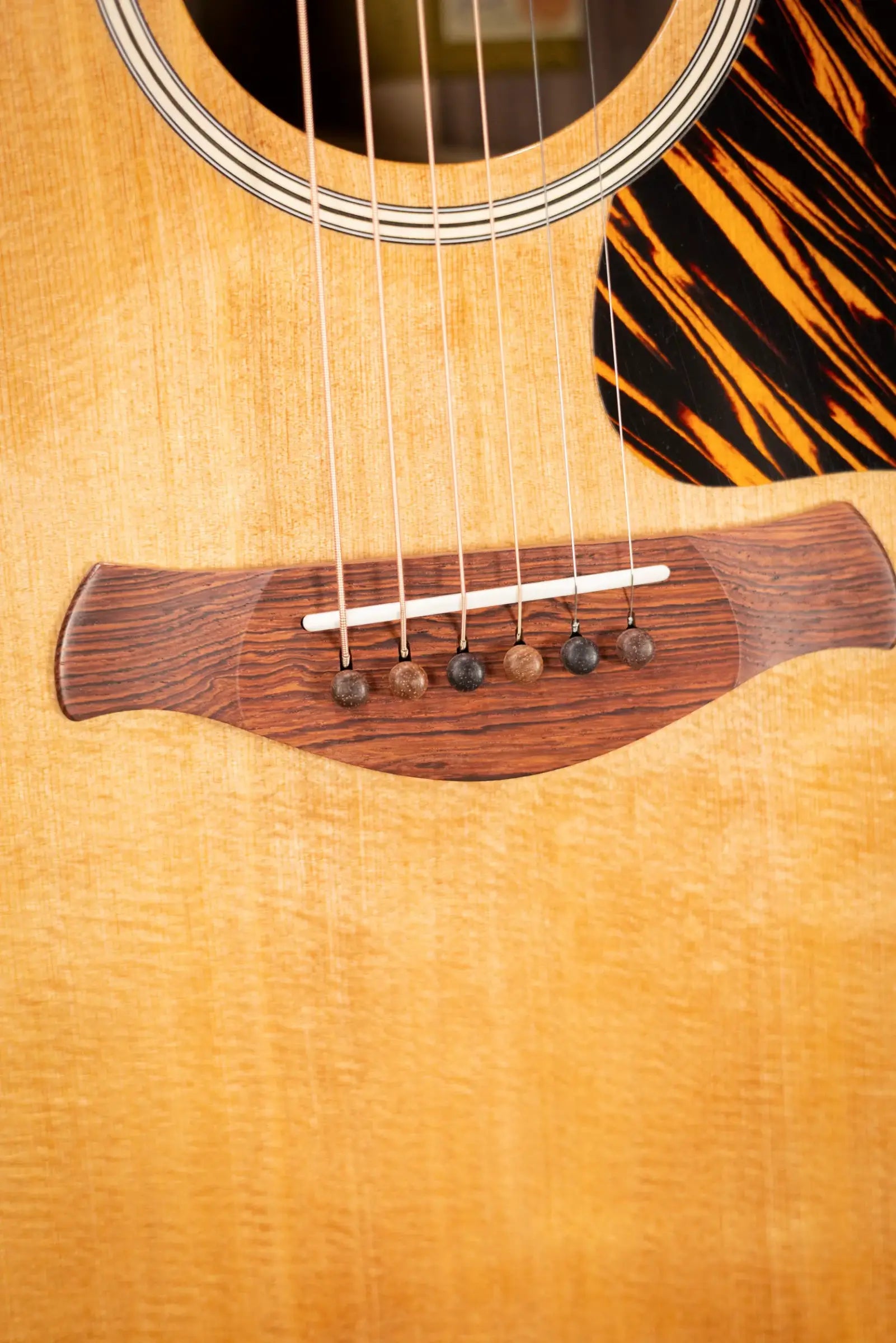 Taylor Gold Label 712e Grand Concert Acoustic/Electric Guitar - Natural with Hardshell Case